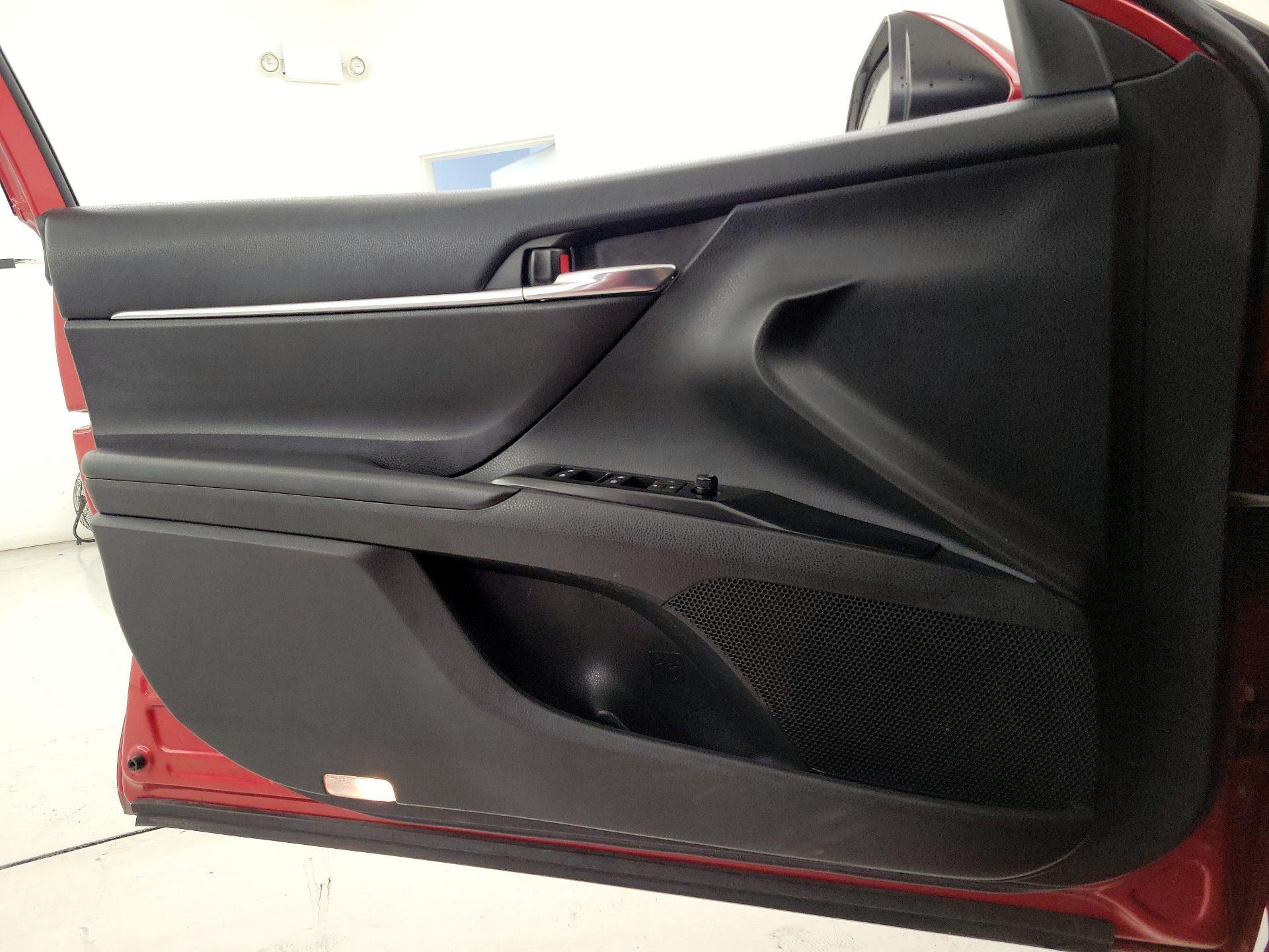 Thumbnail: 2019 Toyota Camry - 12