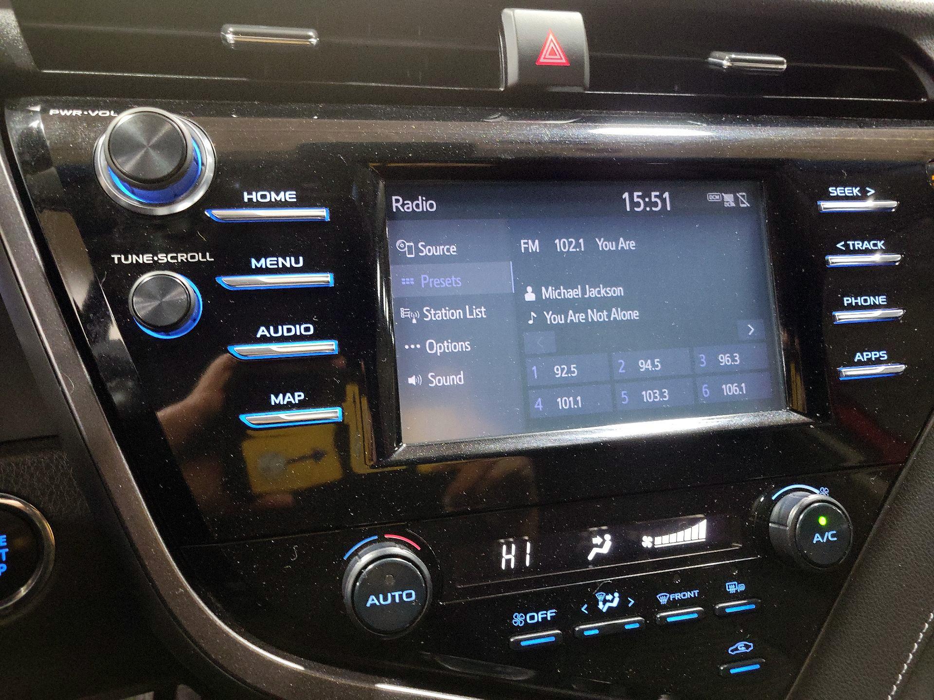 Thumbnail: 2019 Toyota Camry - 15