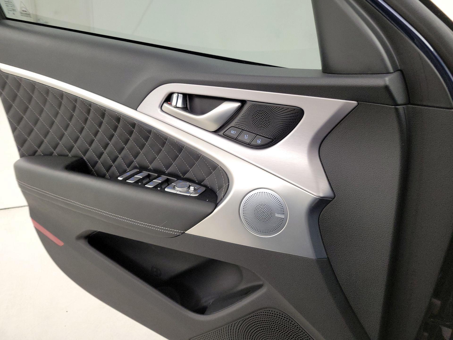 Thumbnail: 2020 Genesis G70 - 12