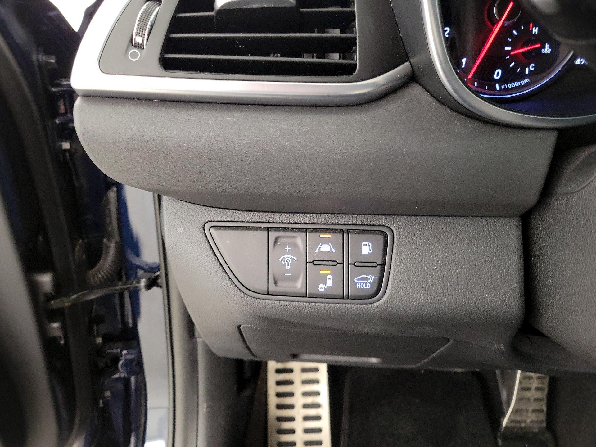 Thumbnail: 2020 Genesis G70 - 13