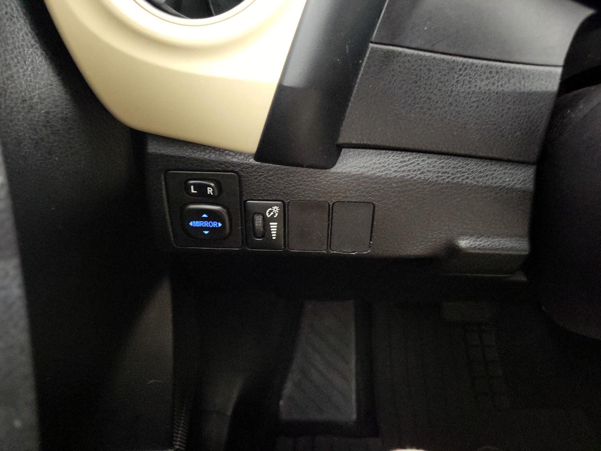 Thumbnail: 2017 Toyota Corolla - 13