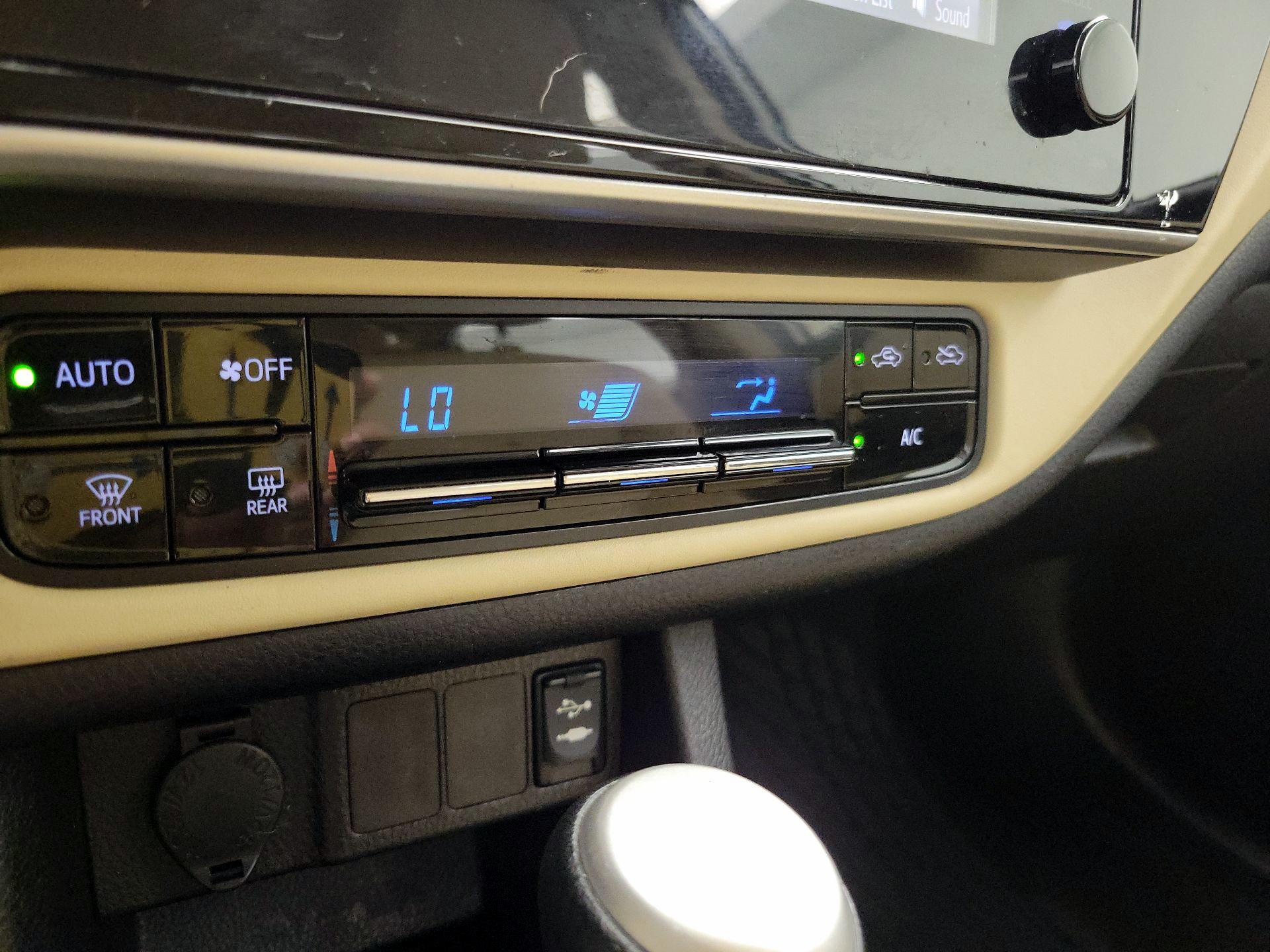 Thumbnail: 2017 Toyota Corolla - 16