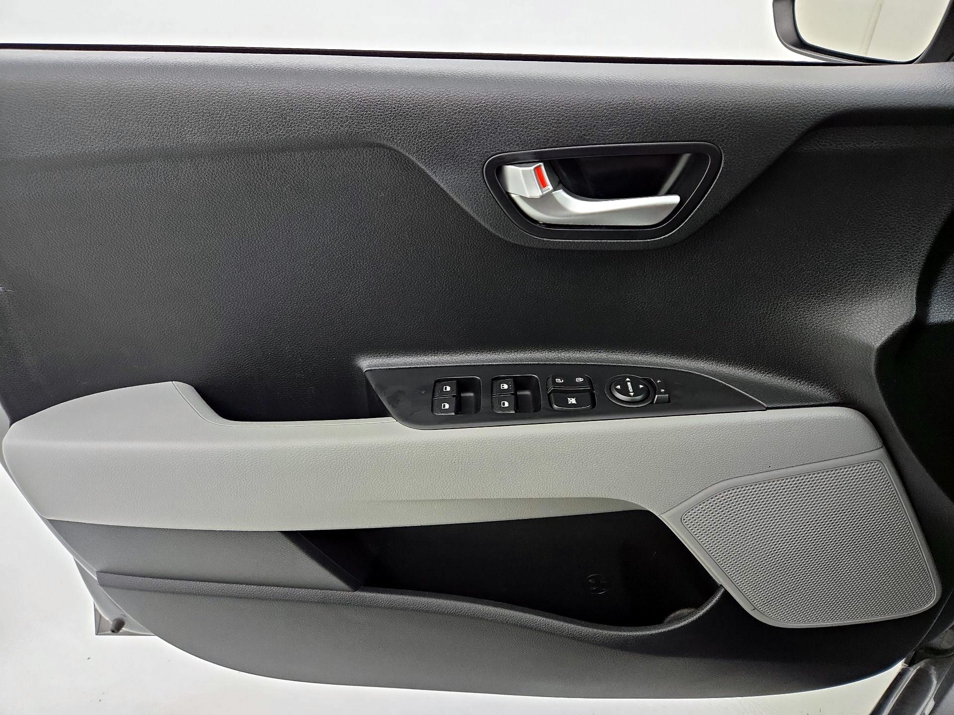 Thumbnail: 2023 Kia Rio - 12