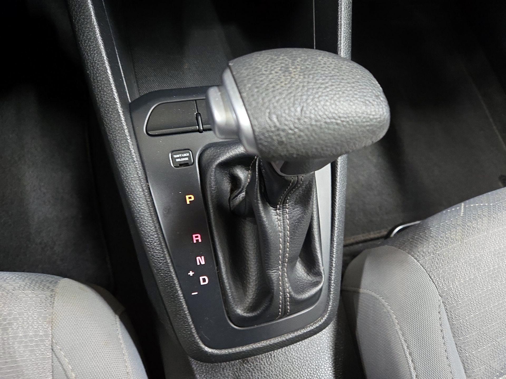 Thumbnail: 2023 Kia Rio - 16