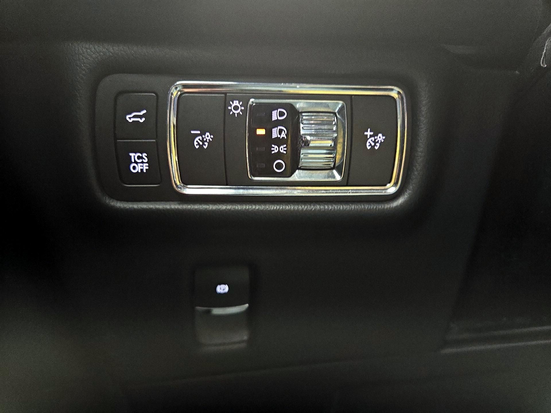 Thumbnail: 2022 Lincoln Nautilus - 13