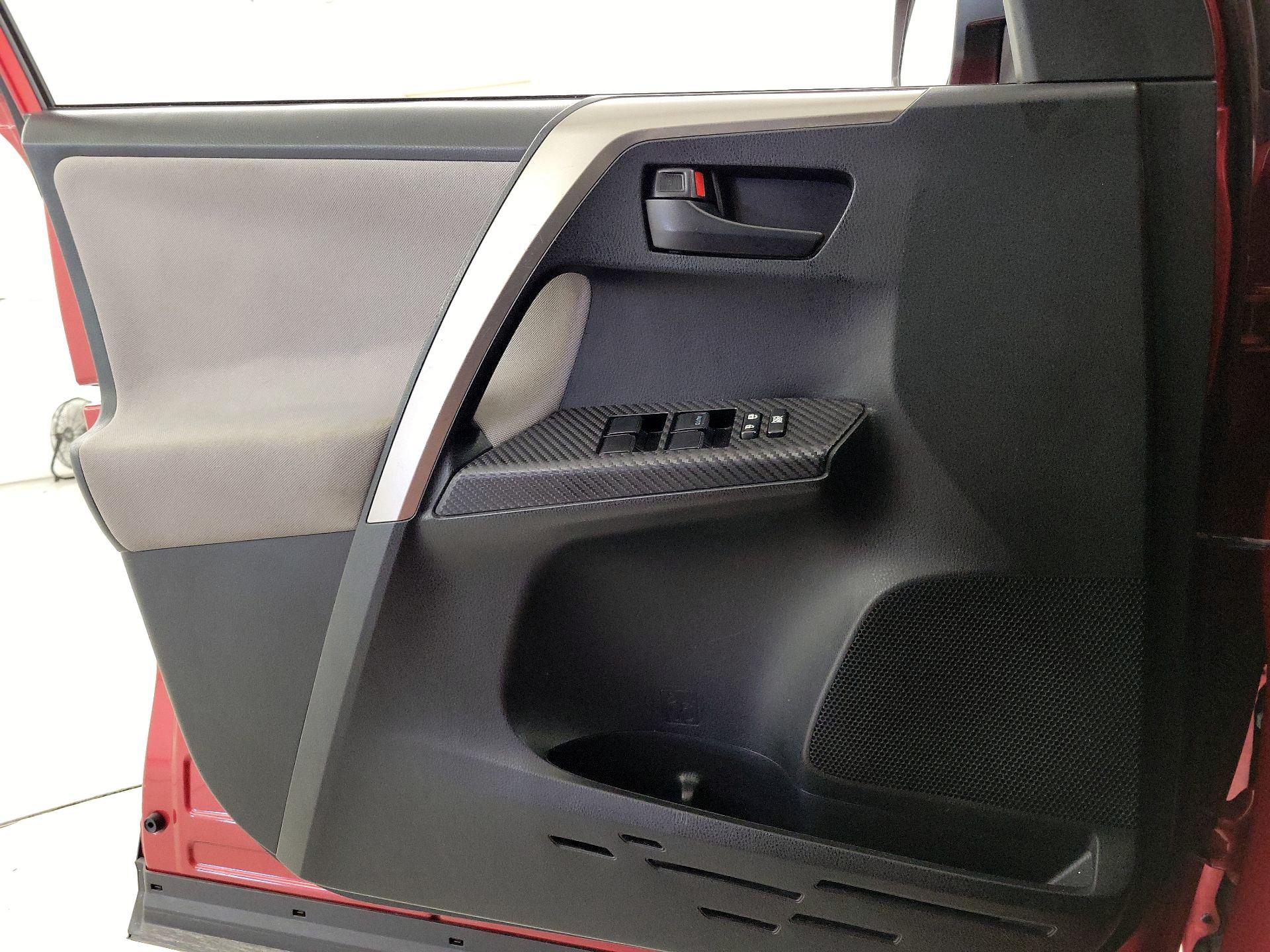 Thumbnail: 2015 Toyota RAV4 - 12