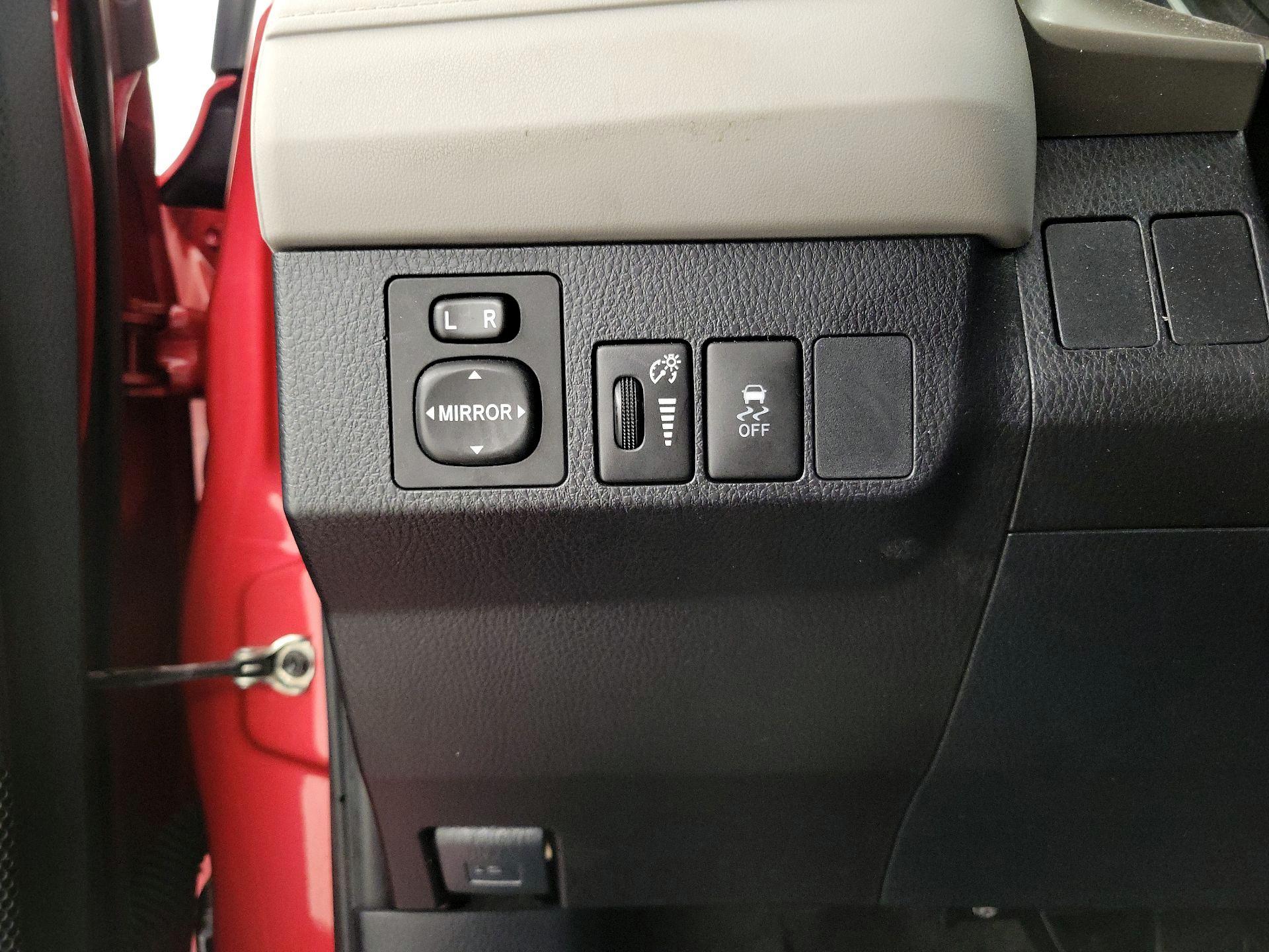 Thumbnail: 2015 Toyota RAV4 - 13