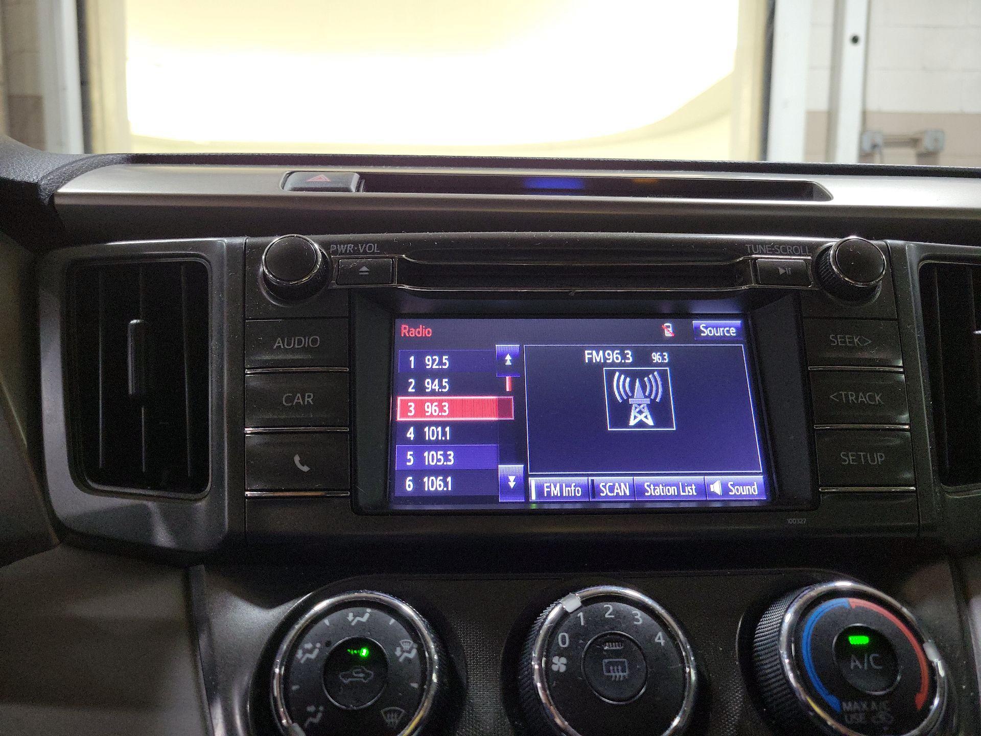 Thumbnail: 2015 Toyota RAV4 - 15