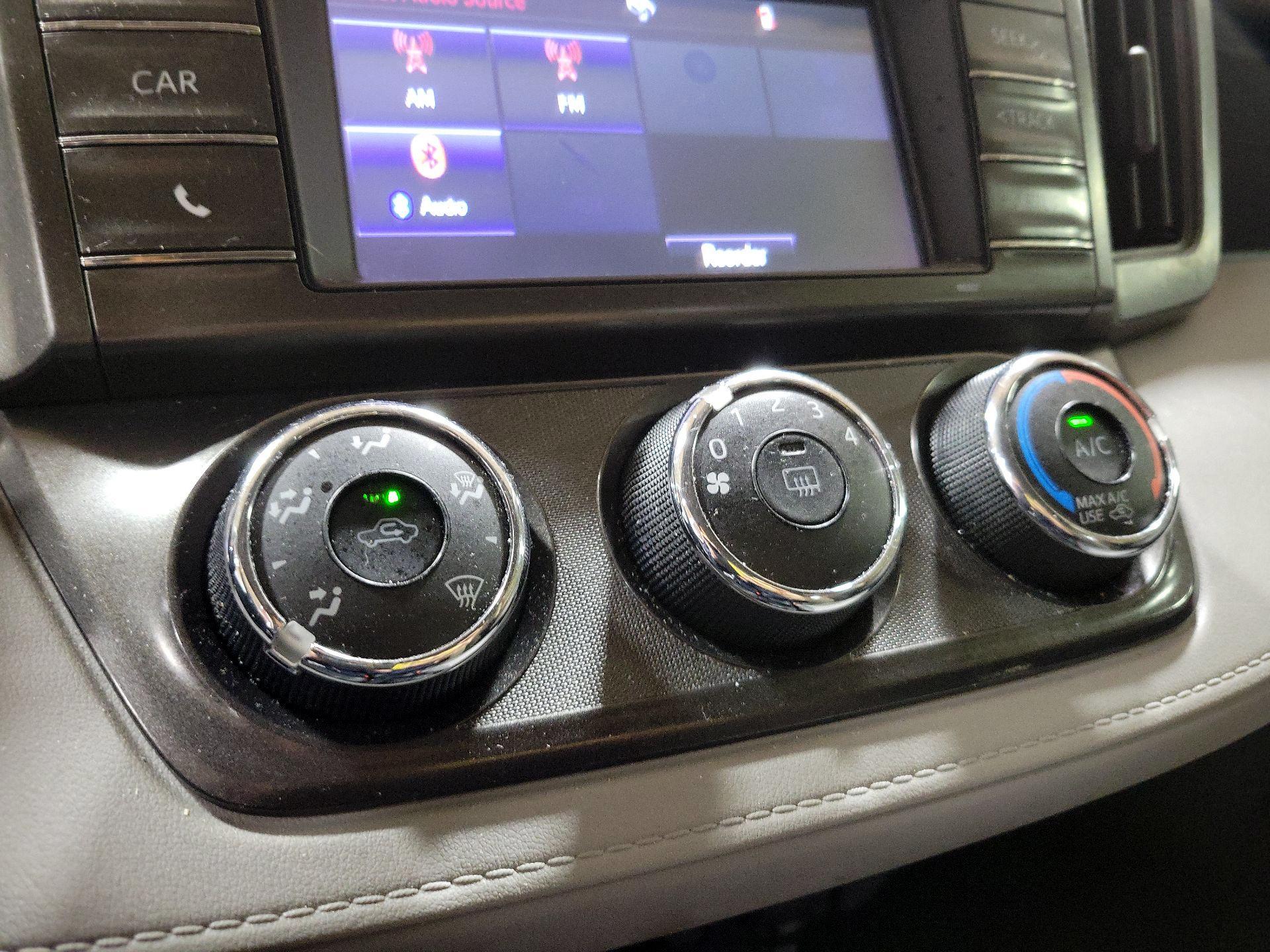 Thumbnail: 2015 Toyota RAV4 - 16