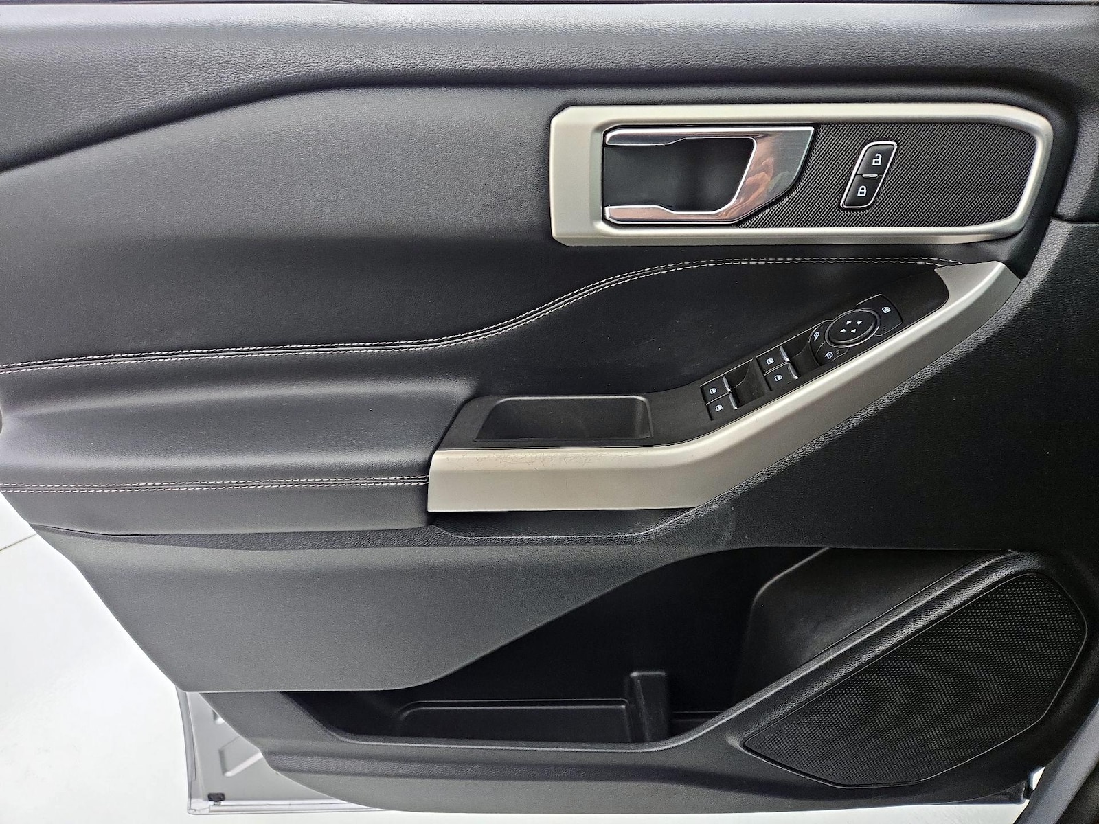 2023 Ford Explorer XLT - Photo 13