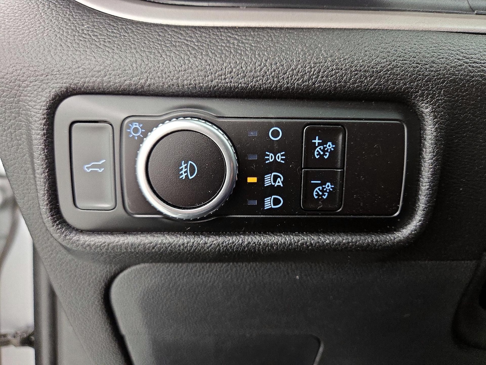 2023 Ford Explorer XLT - Photo 14