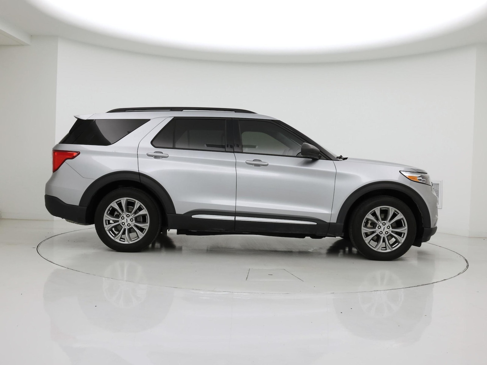 2023 Ford Explorer XLT - Photo 8