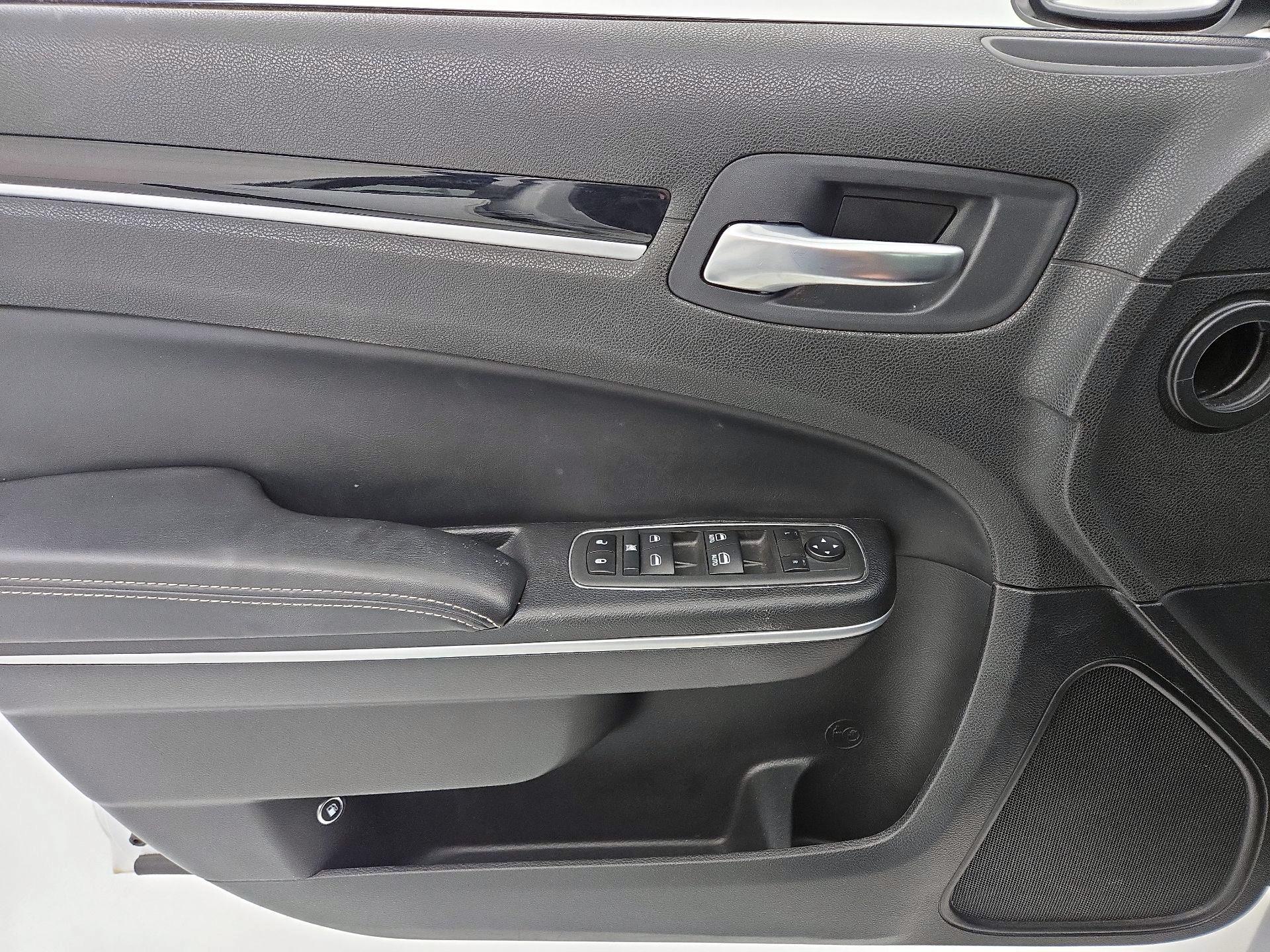 Thumbnail: 2022 Chrysler 300 - 12