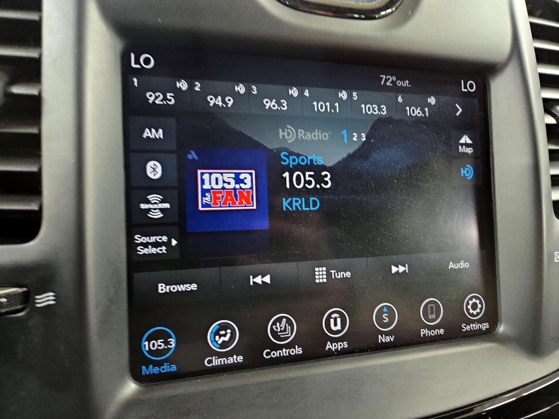 Thumbnail: 2022 Chrysler 300 - 16