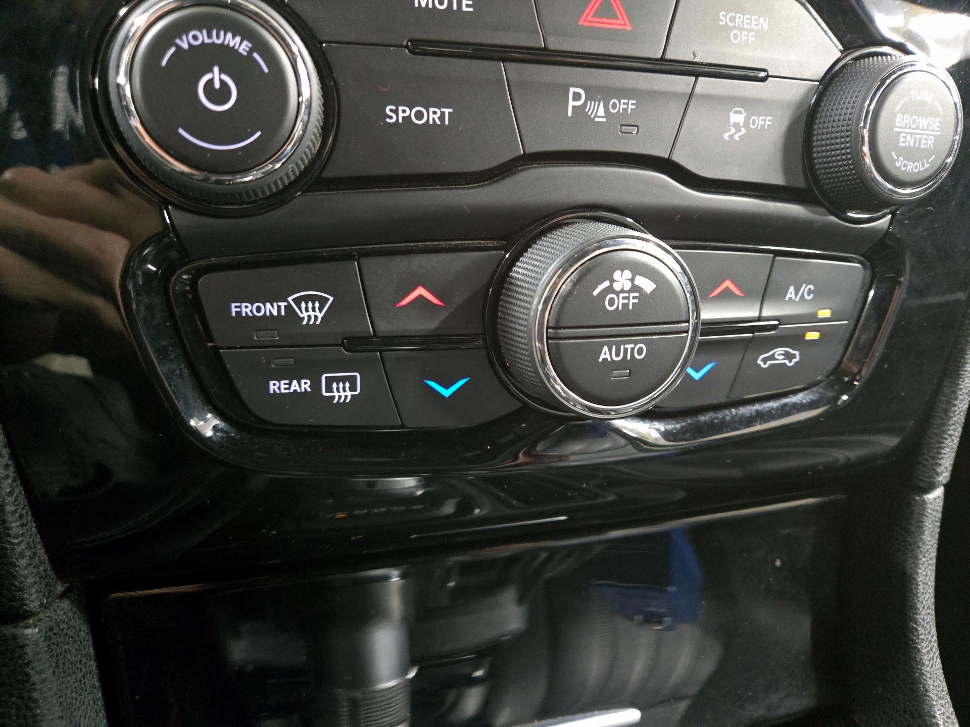 Thumbnail: 2022 Chrysler 300 - 17