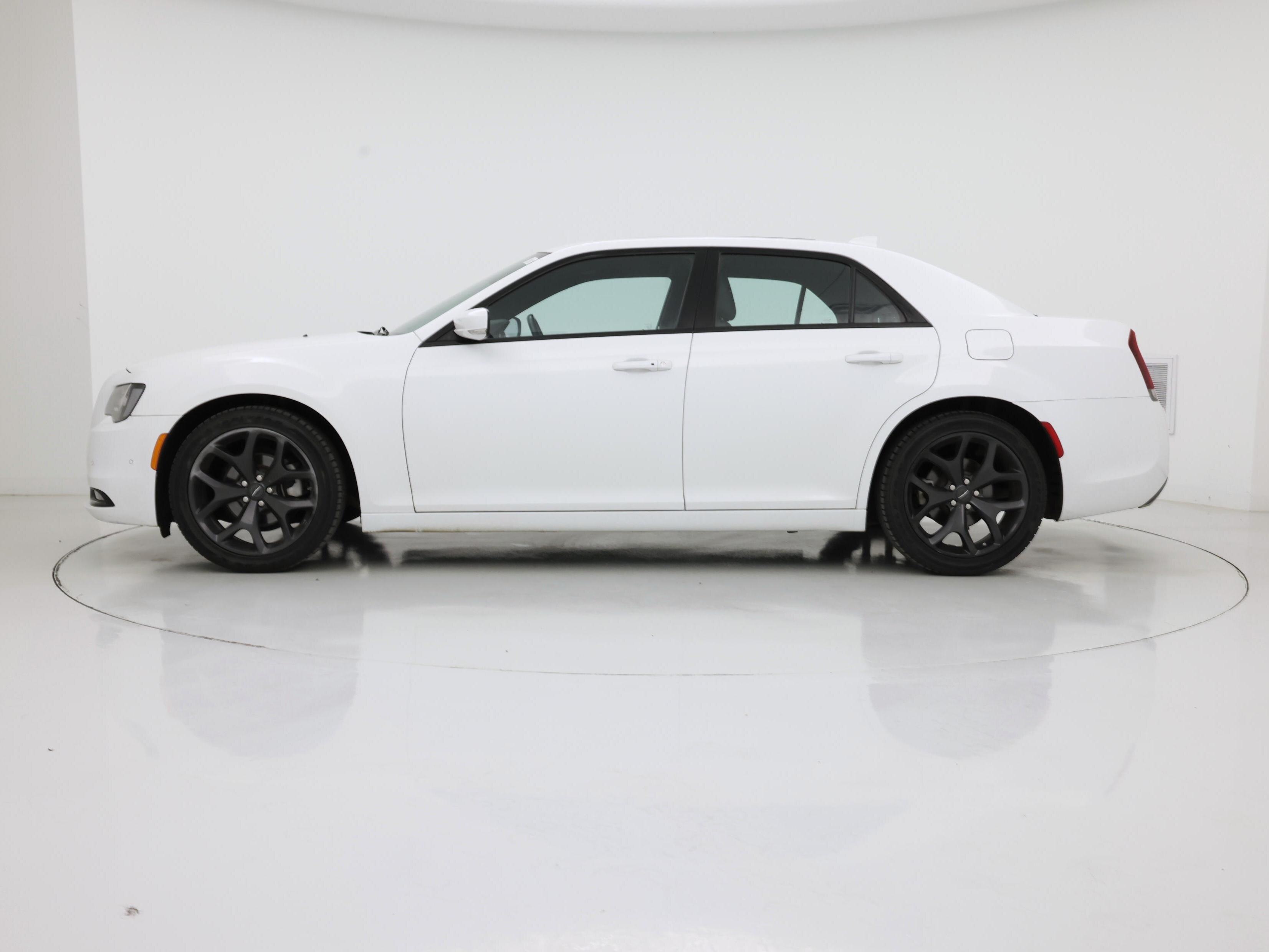 Thumbnail: 2022 Chrysler 300 - 3