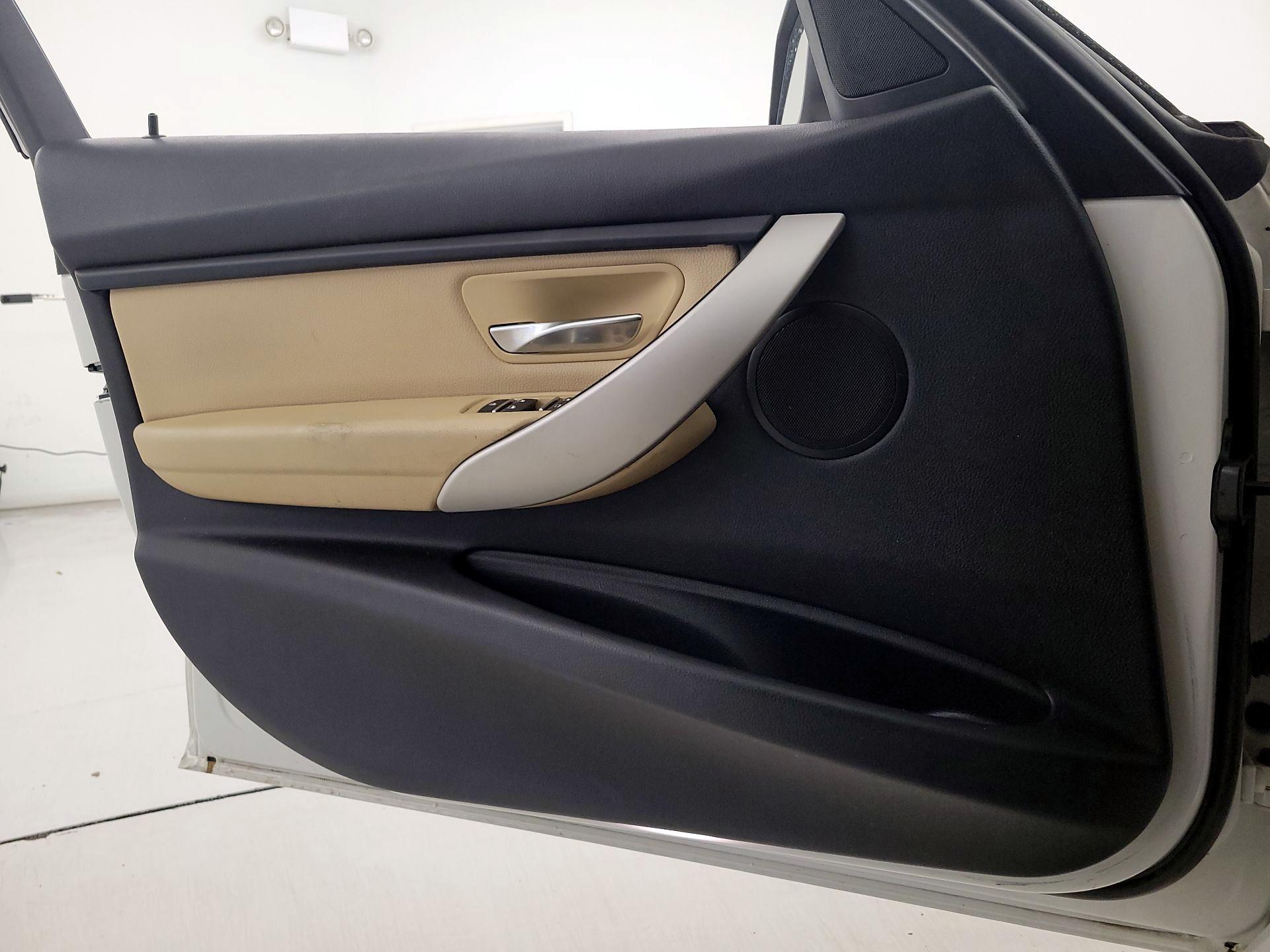 Thumbnail: 2018 BMW 3 Series - 12