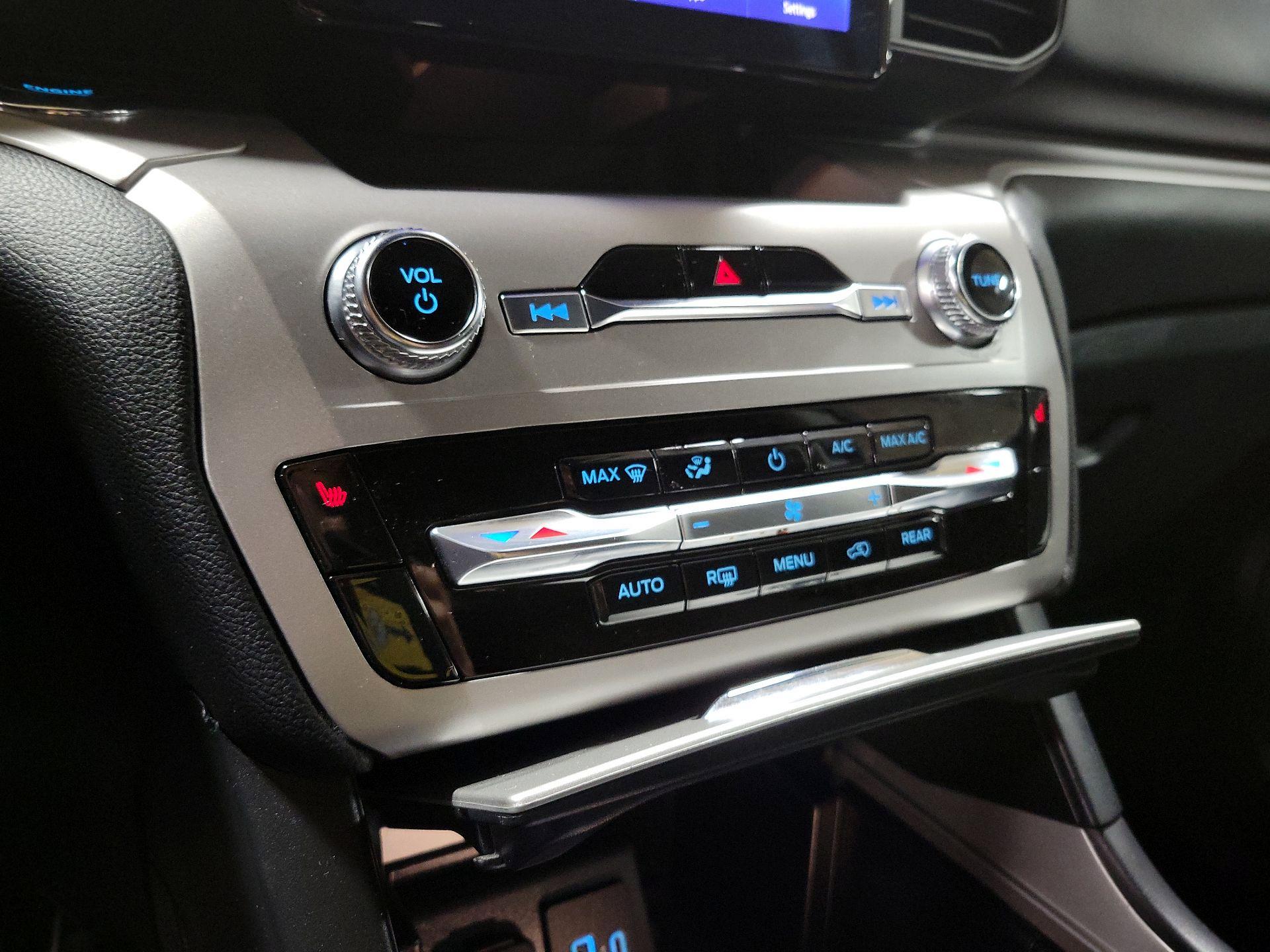 Thumbnail: 2022 Ford Explorer - 16