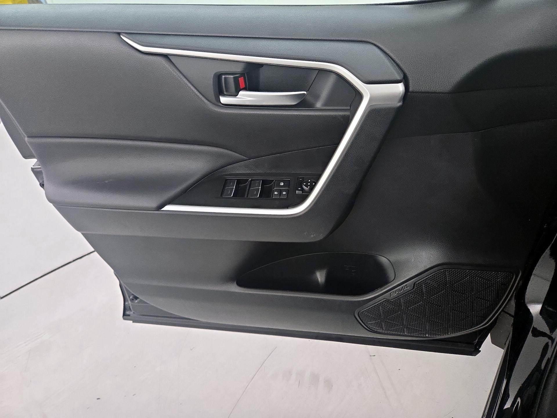 Thumbnail: 2025 Toyota RAV4 - 12