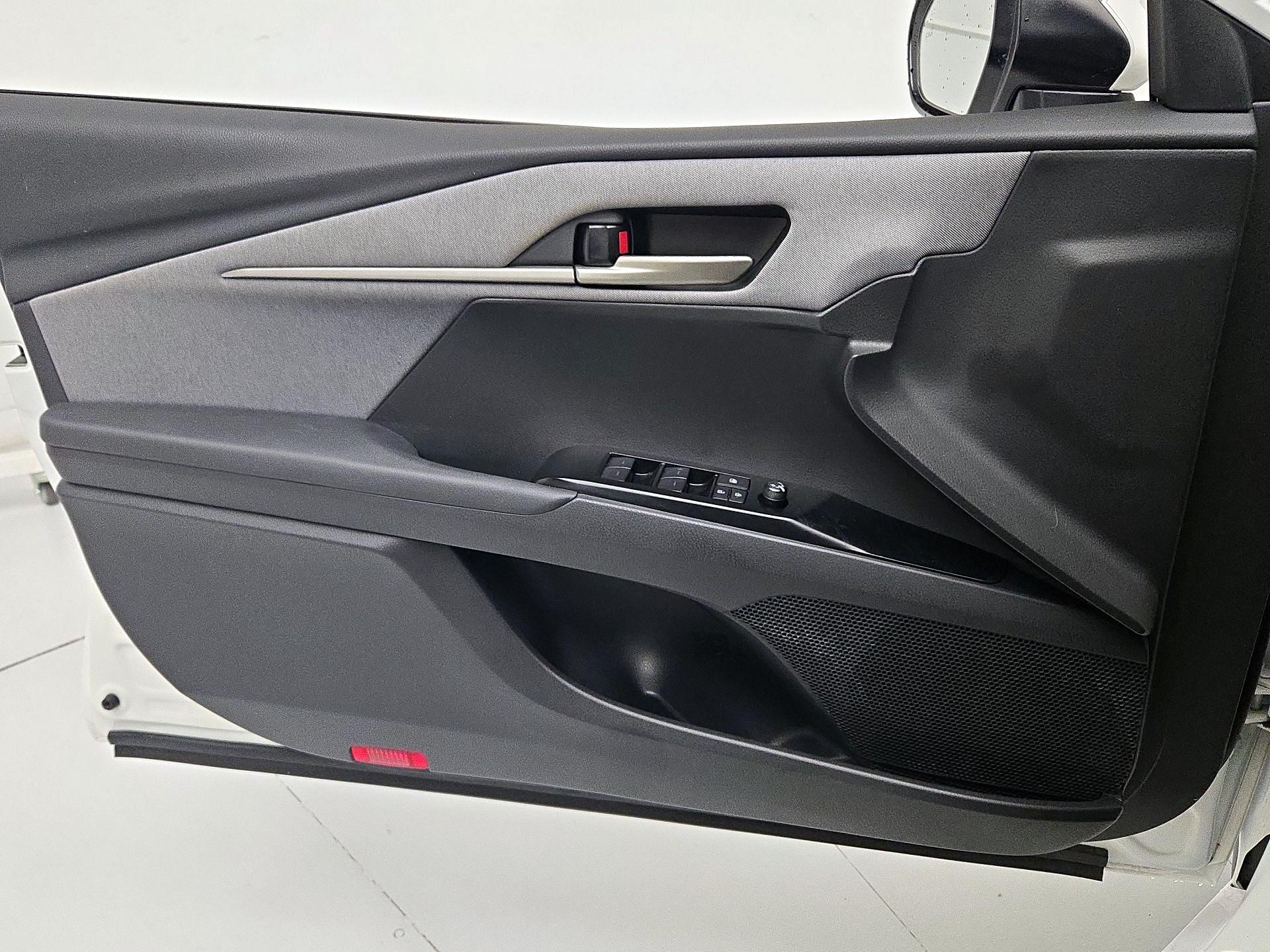 Thumbnail: 2025 Toyota Camry - 12