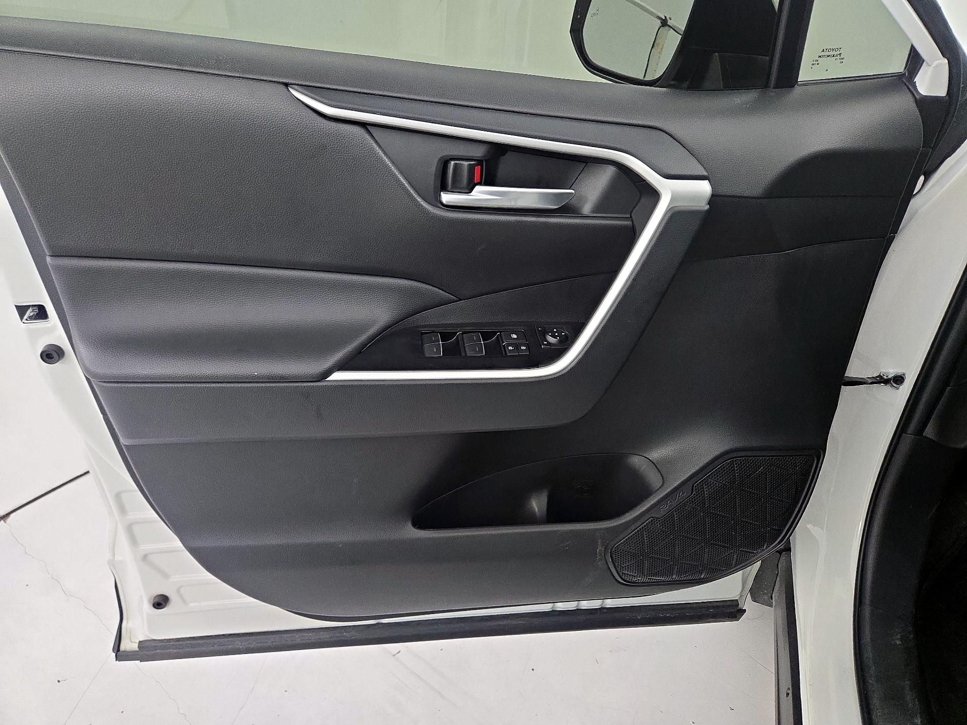 Thumbnail: 2025 Toyota RAV4 - 12