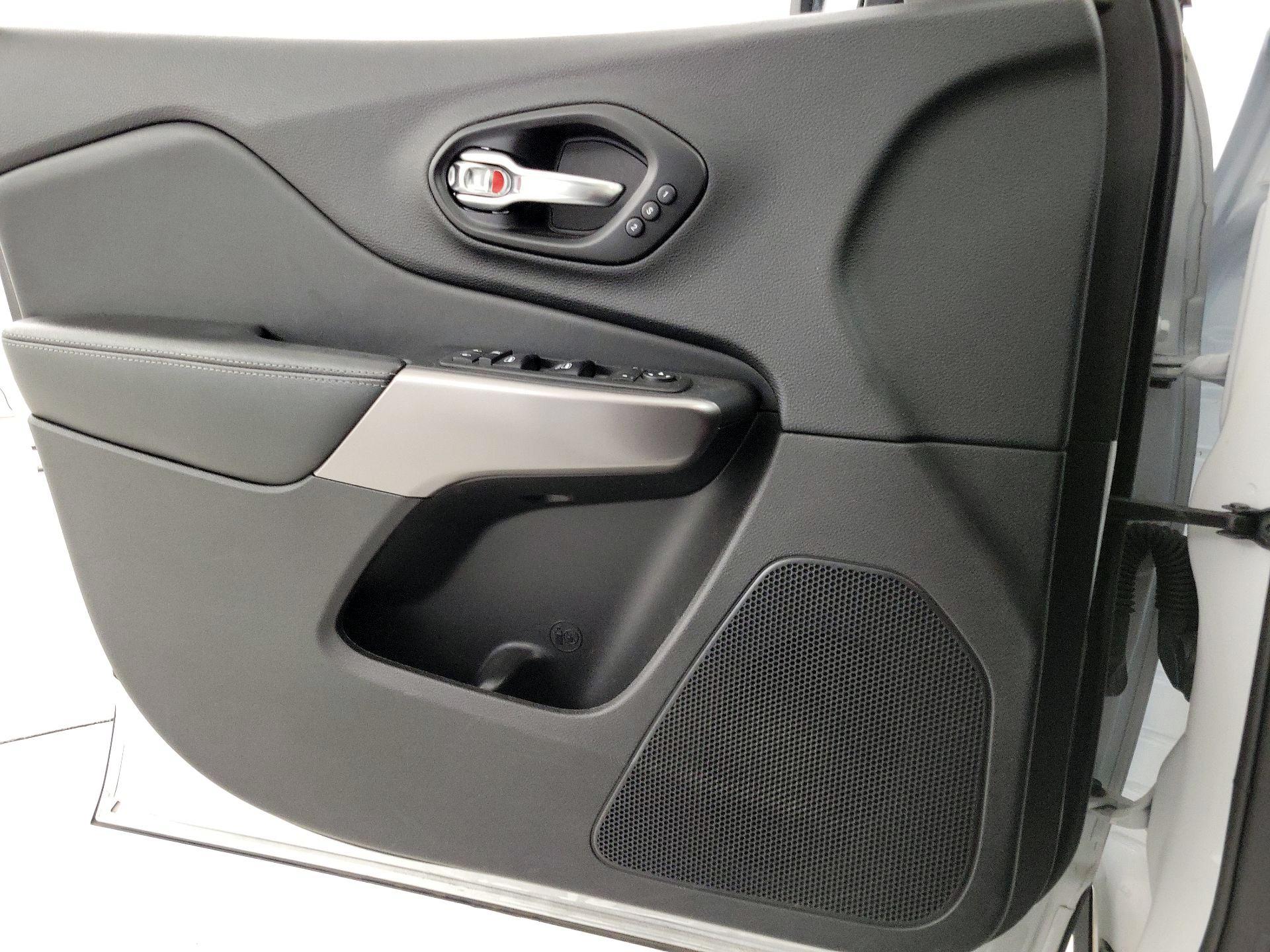 Thumbnail: 2021 Jeep Cherokee - 12