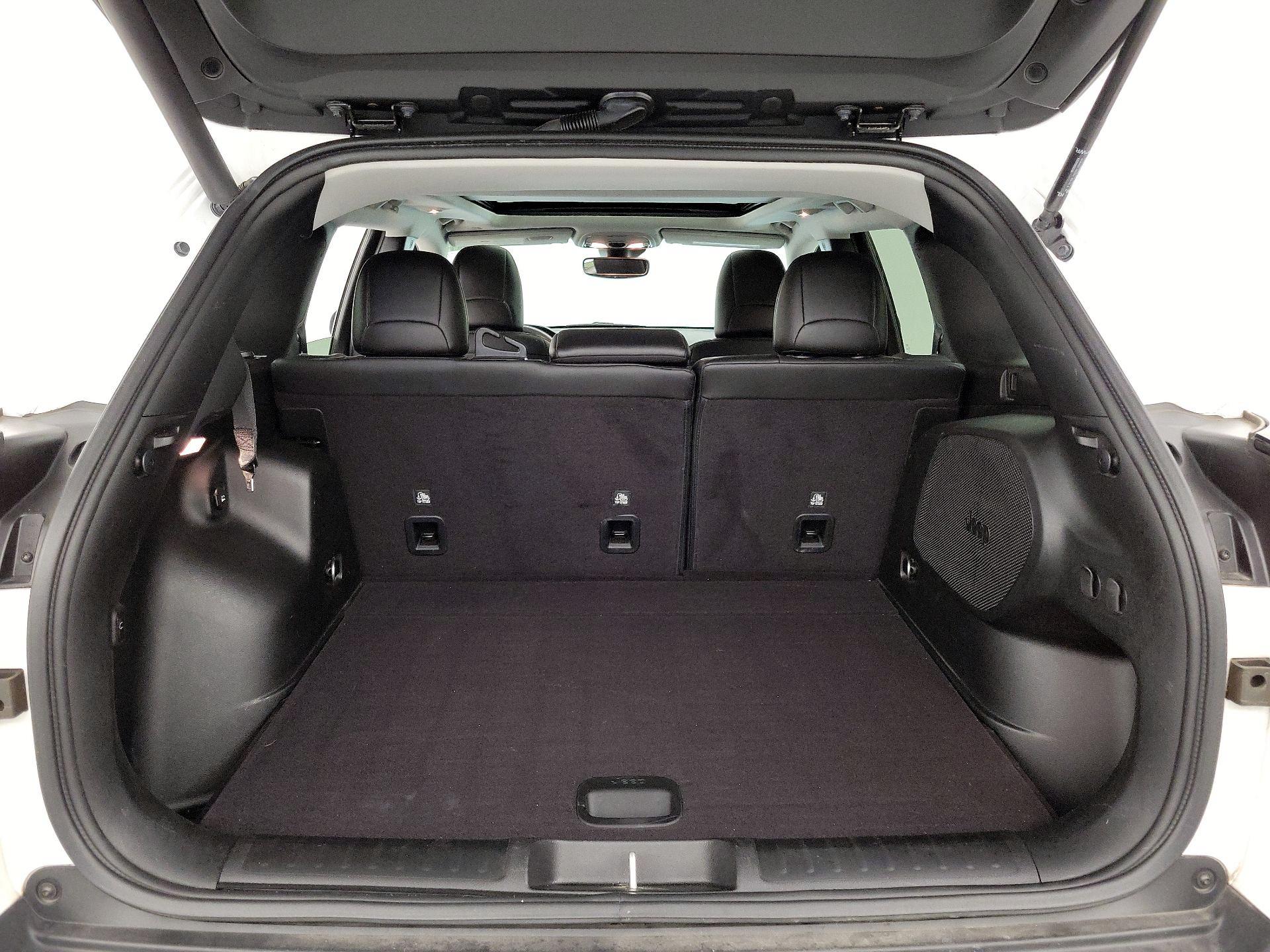 Thumbnail: 2021 Jeep Cherokee - 20