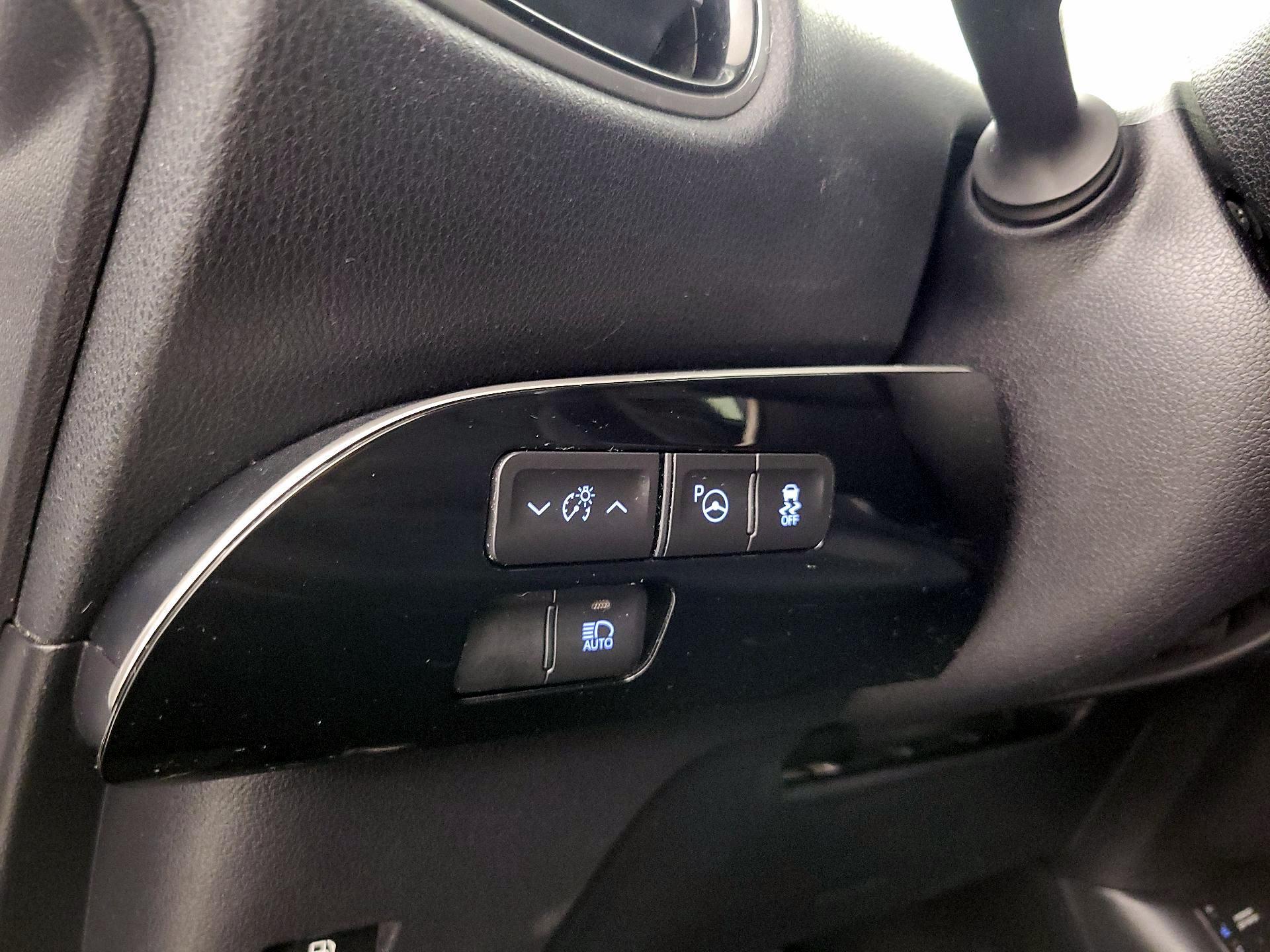 Thumbnail: 2017 Toyota Prius - 13