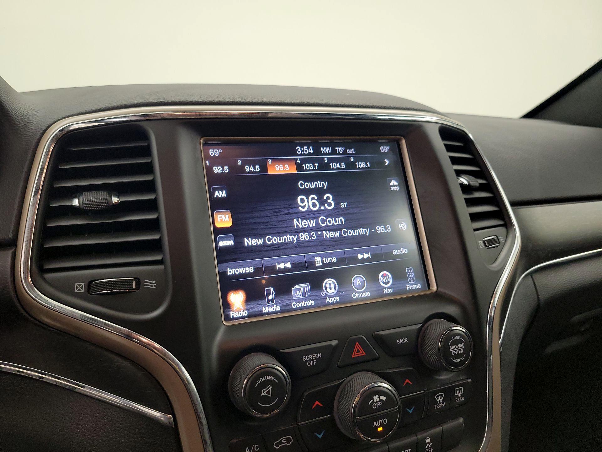 Thumbnail: 2017 Jeep Grand Cherokee - 15