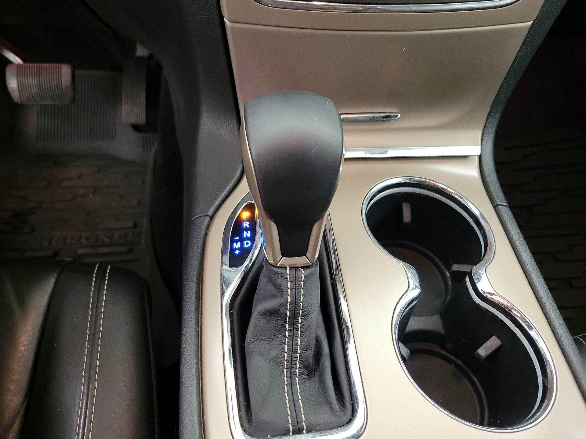 Thumbnail: 2017 Jeep Grand Cherokee - 17