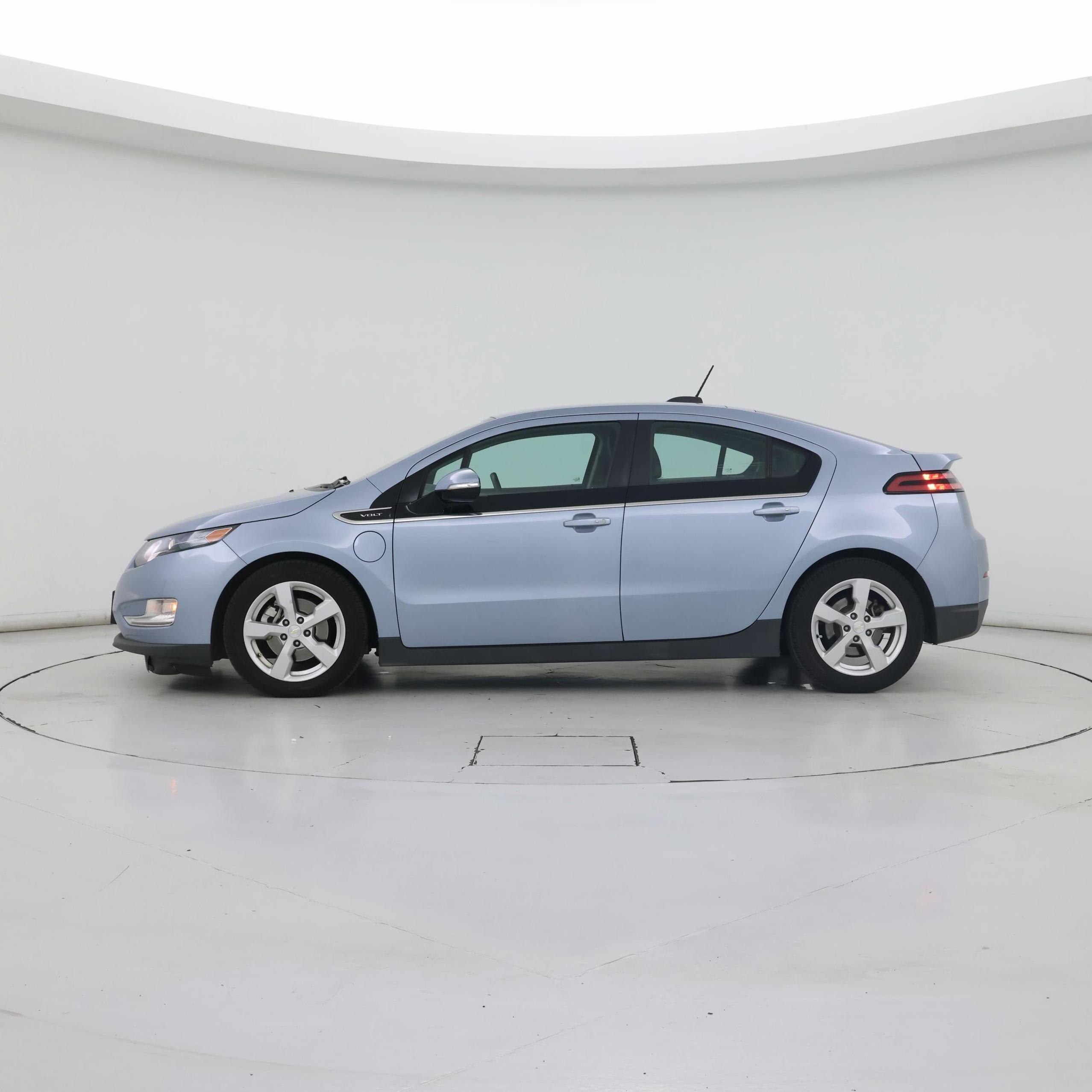 Thumbnail: 2015 Chevrolet Volt - 3