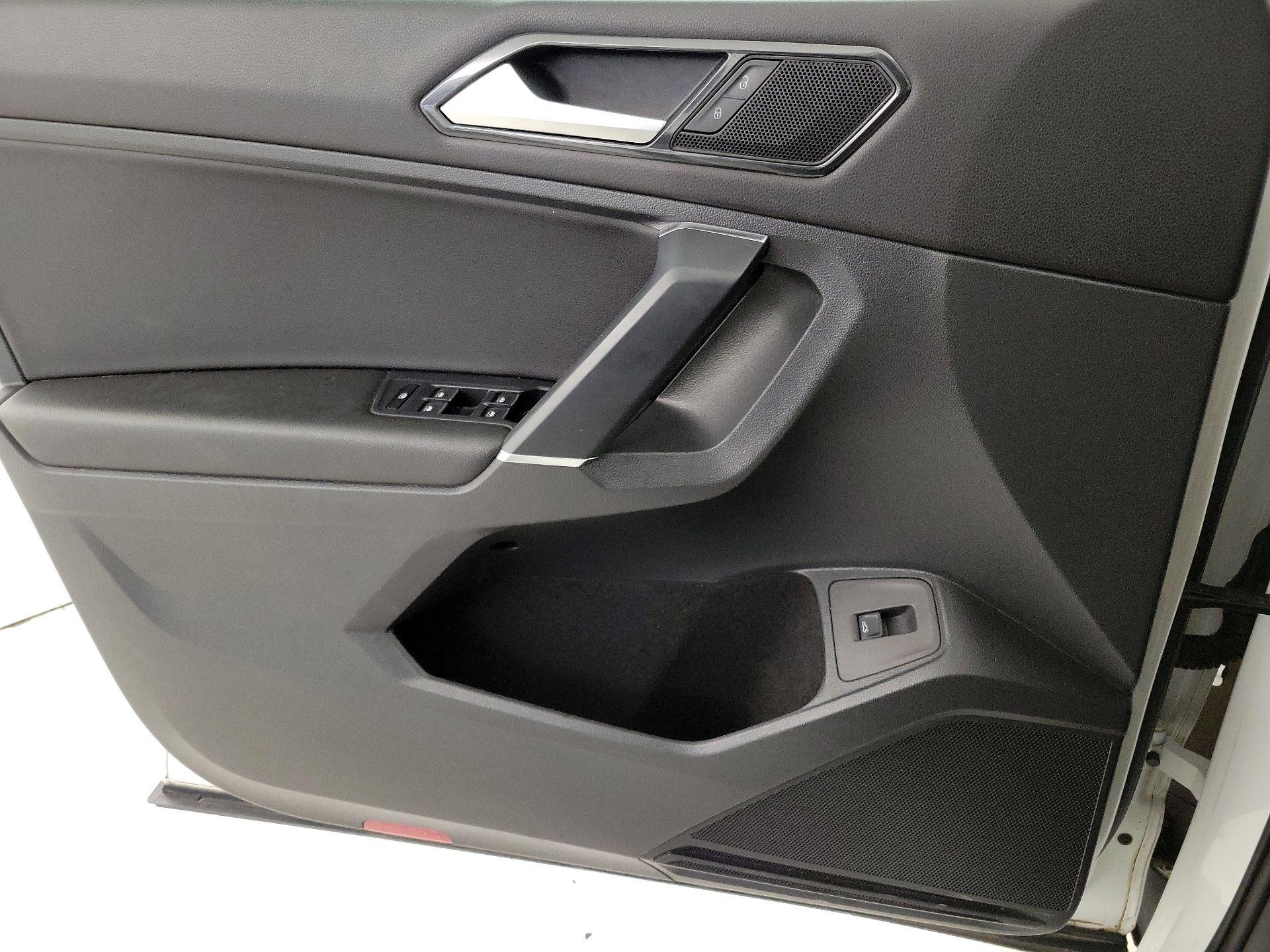 Thumbnail: 2018 Volkswagen Tiguan - 12