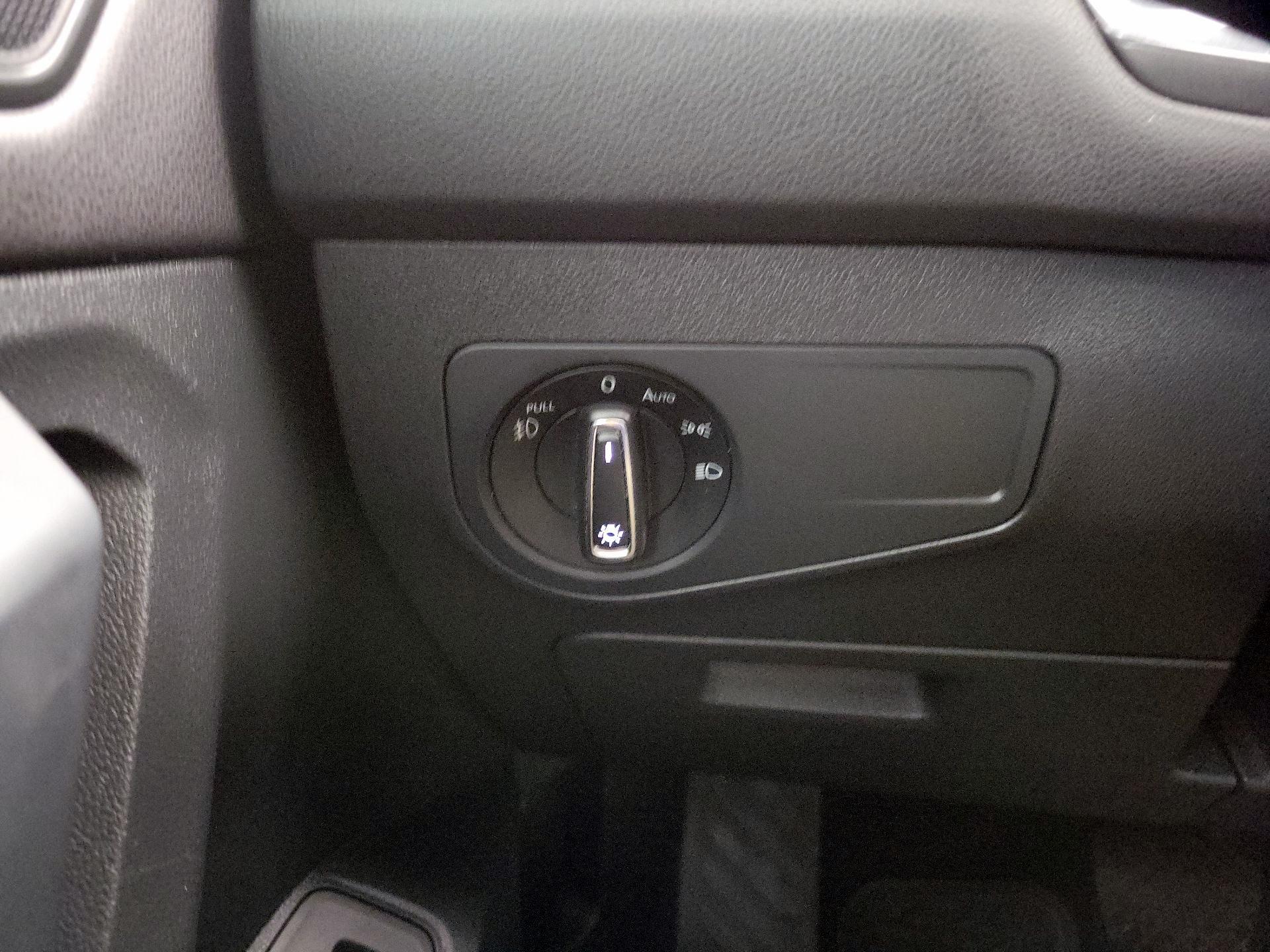 Thumbnail: 2018 Volkswagen Tiguan - 13