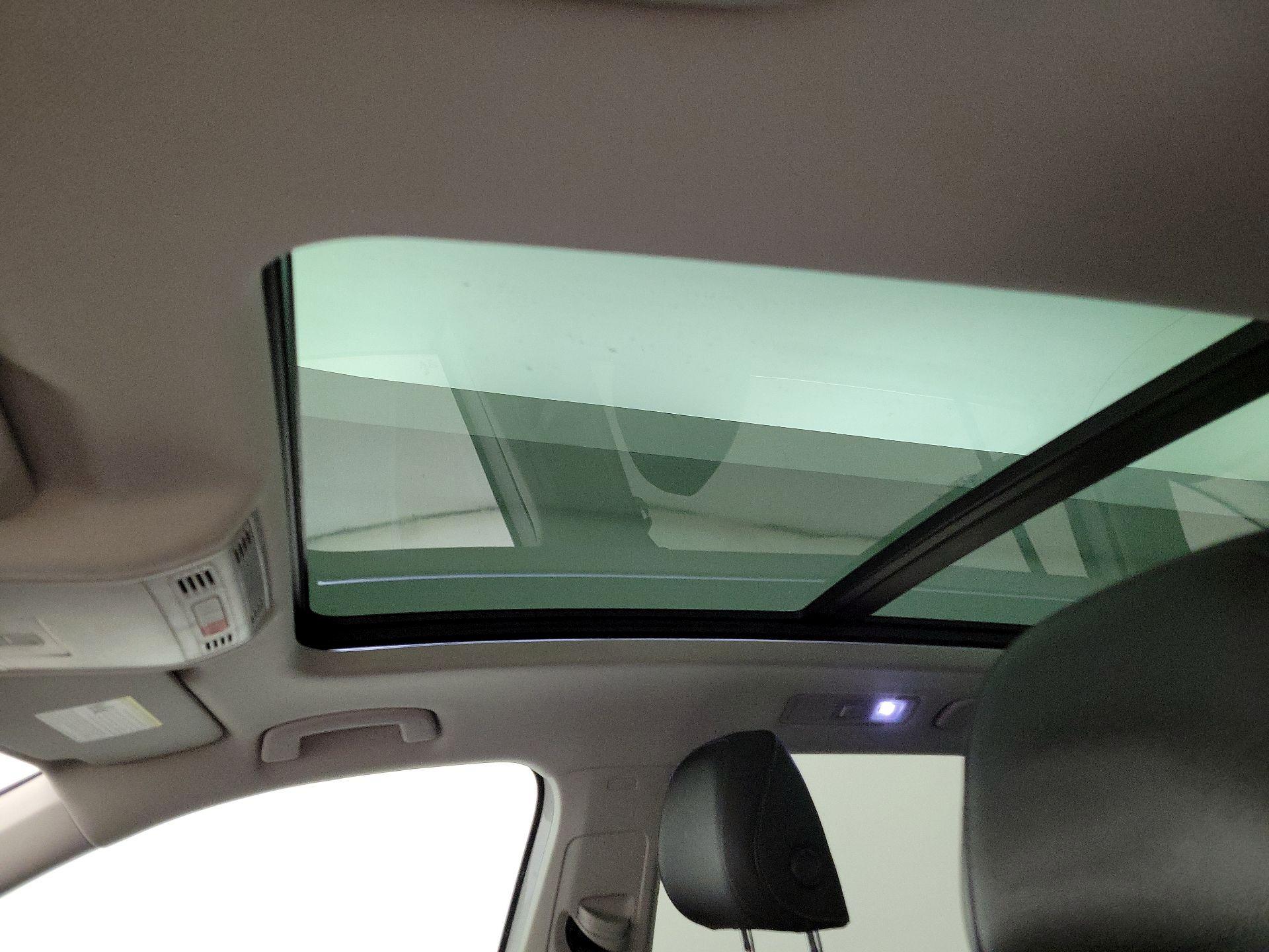 Thumbnail: 2018 Volkswagen Tiguan - 19