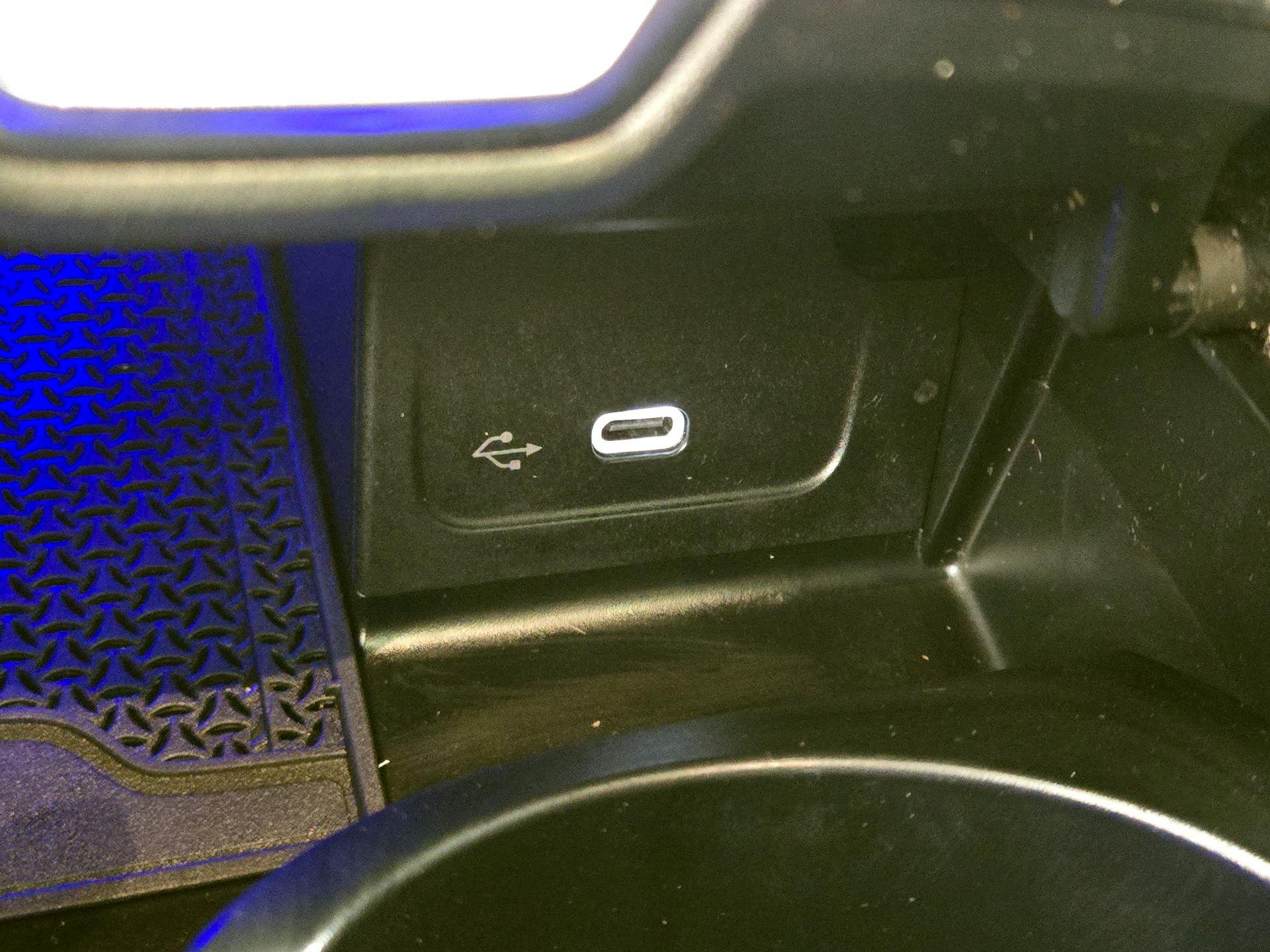 Thumbnail: 2023 Mercedes-Benz C-Class - 18