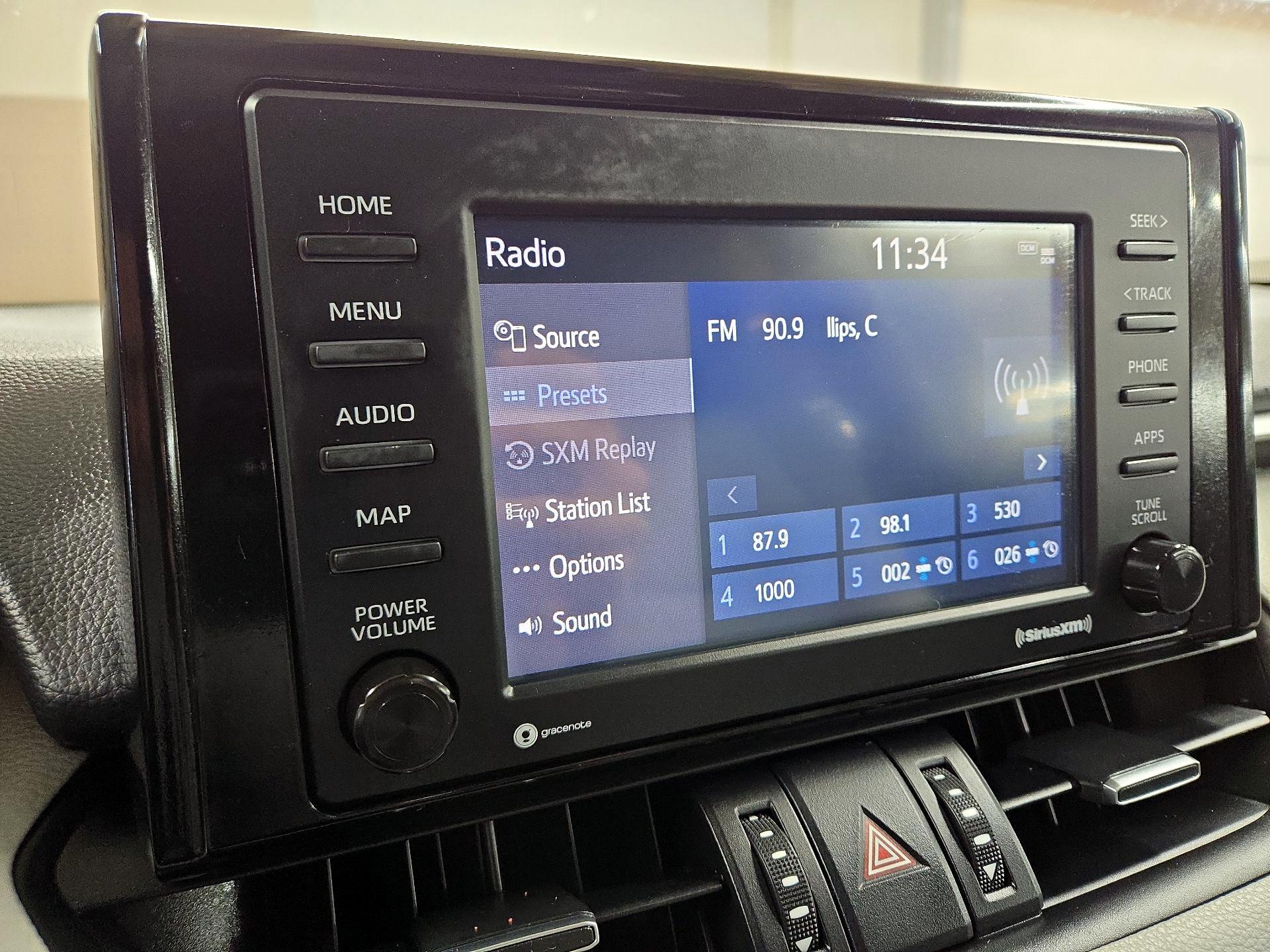 Thumbnail: 2022 Toyota RAV4 - 14