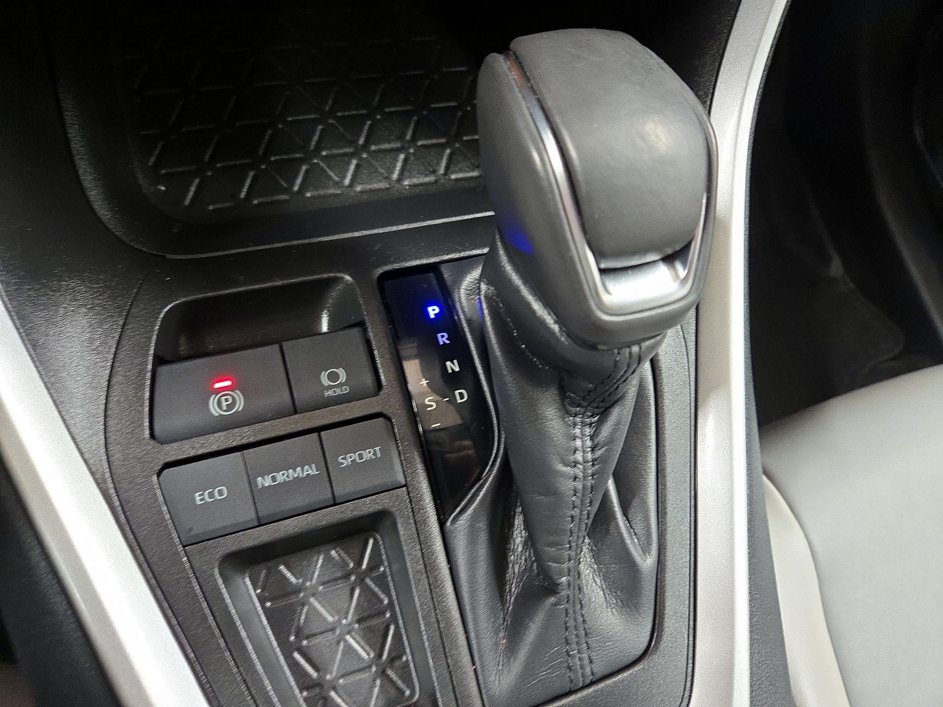 Thumbnail: 2022 Toyota RAV4 - 16