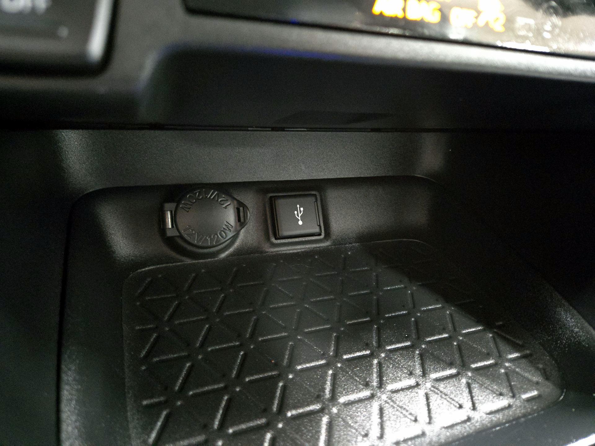 Thumbnail: 2022 Toyota RAV4 - 17