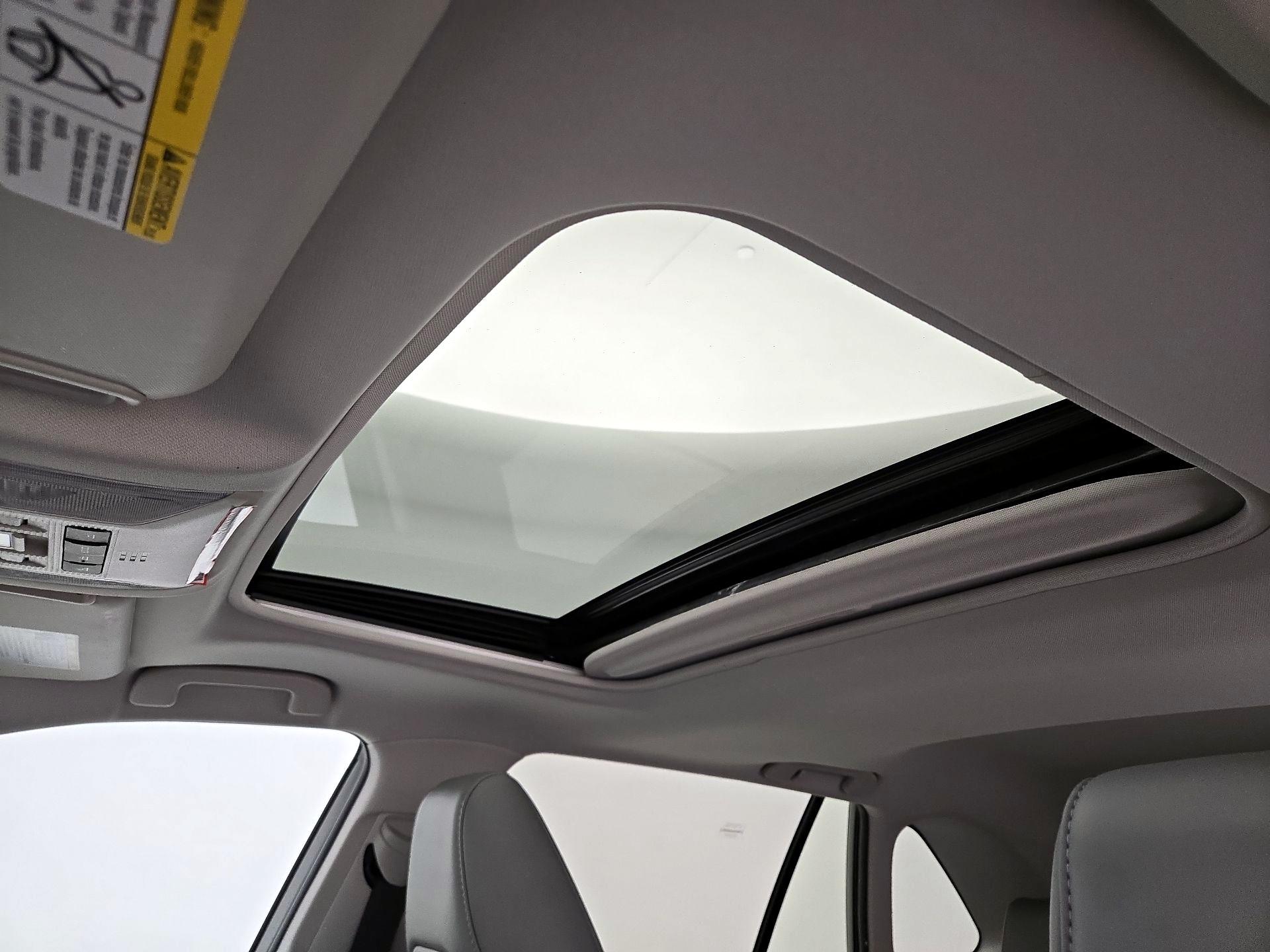 Thumbnail: 2022 Toyota RAV4 - 18