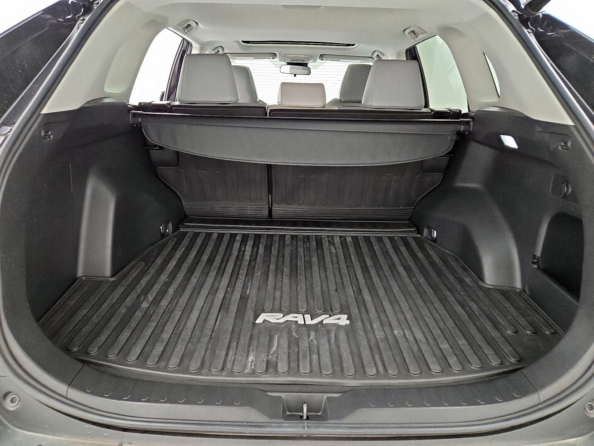 Thumbnail: 2022 Toyota RAV4 - 20