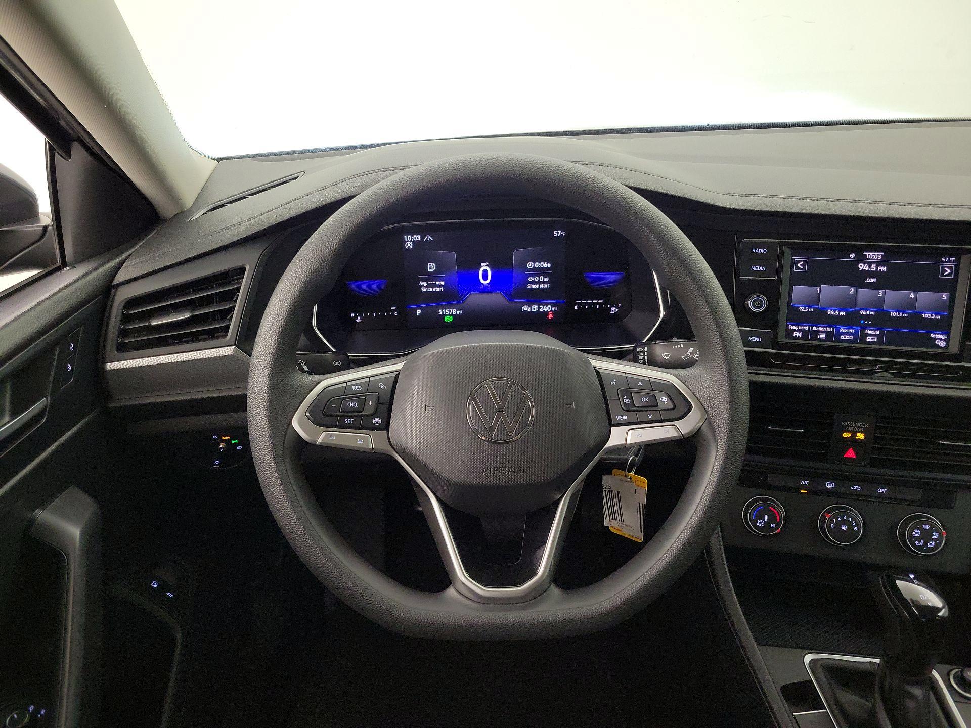 Thumbnail: 2023 Volkswagen Jetta - 10