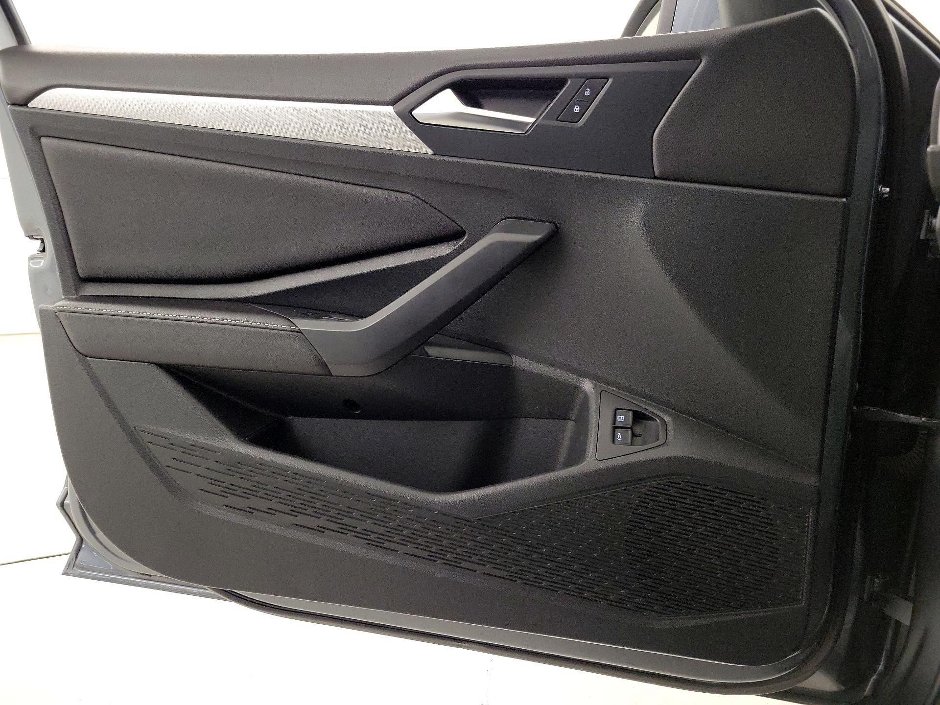 Thumbnail: 2023 Volkswagen Jetta - 12