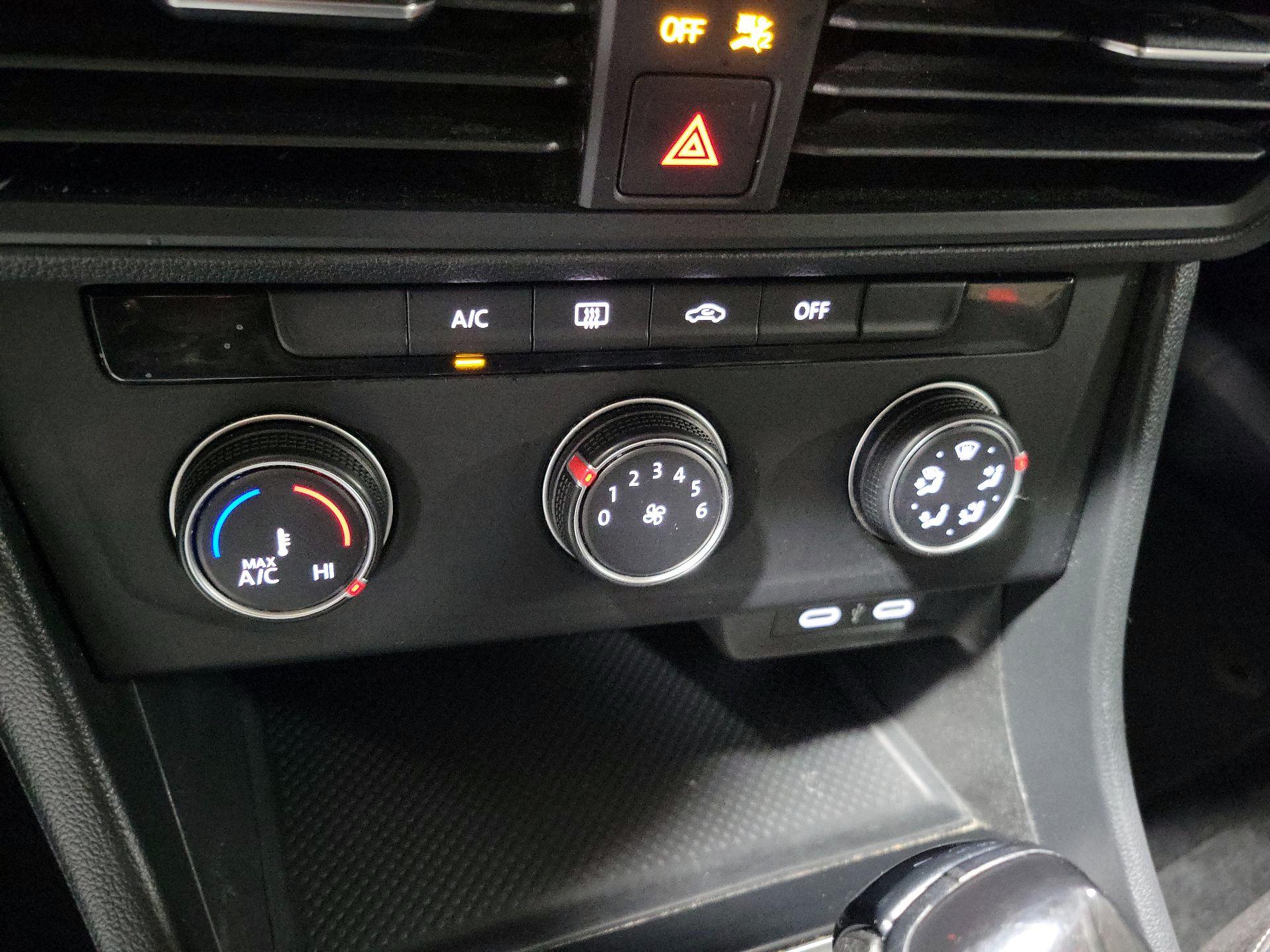 Thumbnail: 2023 Volkswagen Jetta - 16