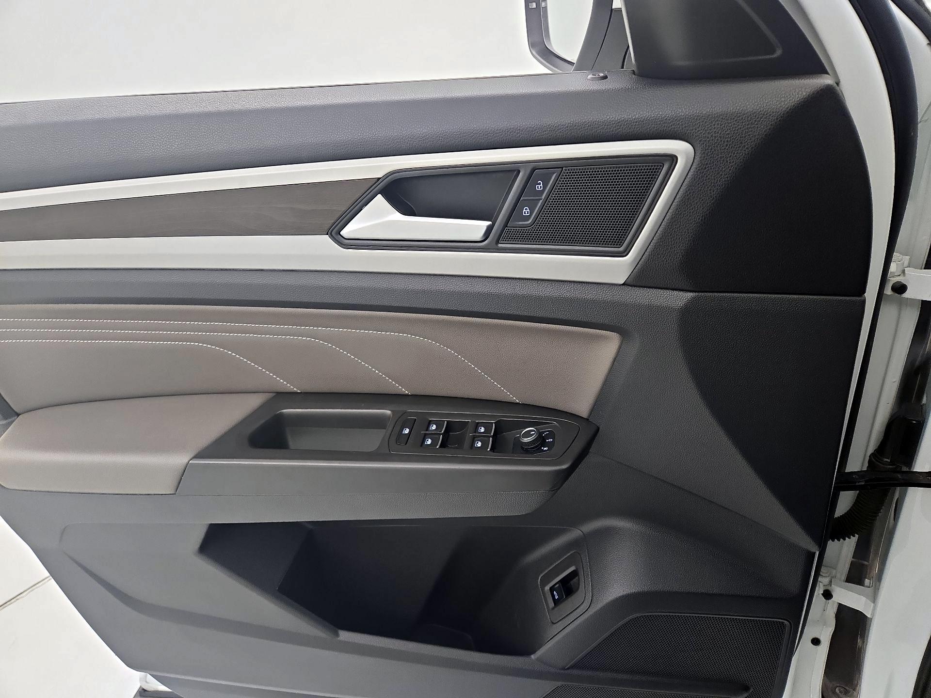 Thumbnail: 2023 Volkswagen Atlas - 12