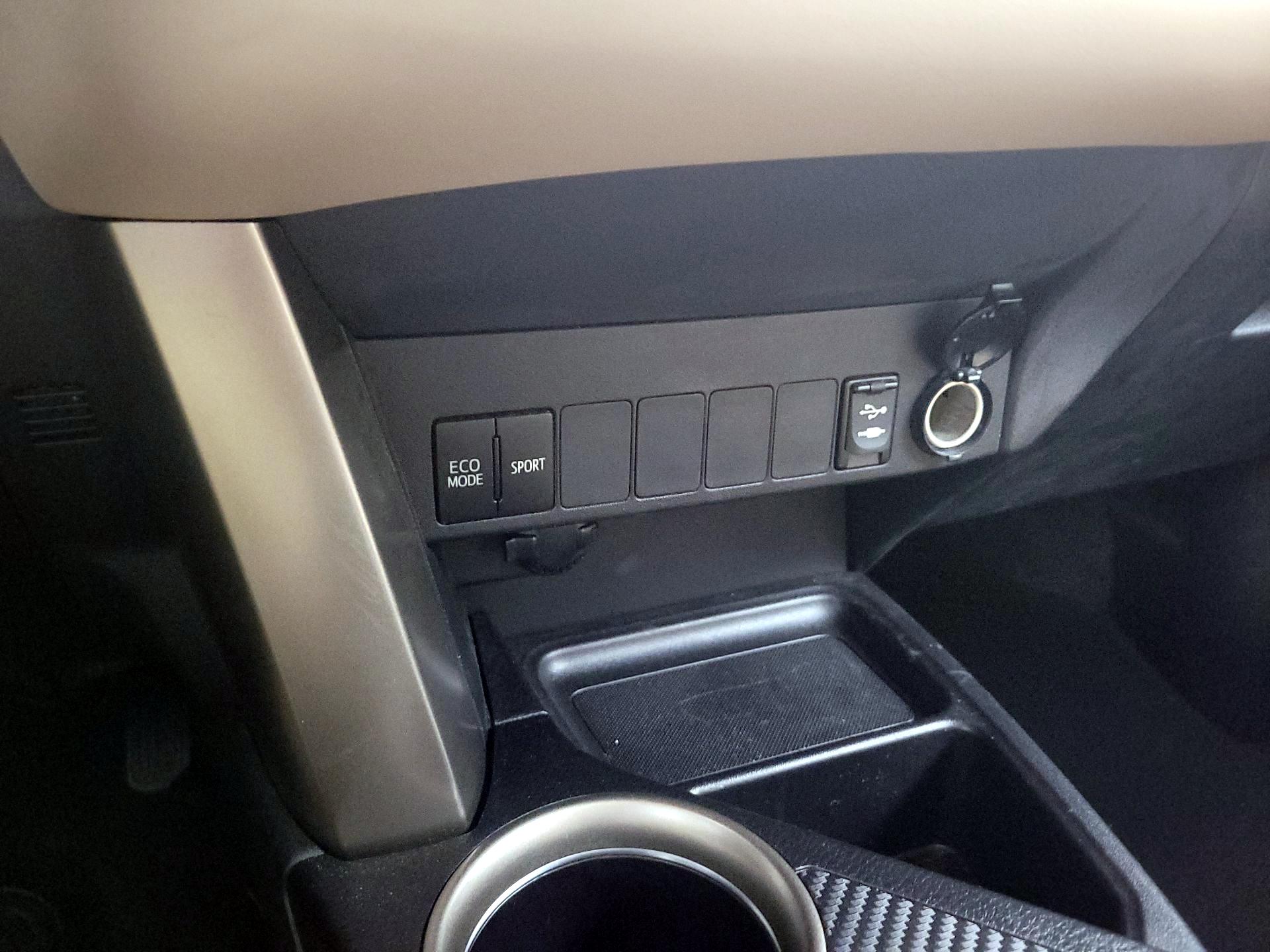 Thumbnail: 2014 Toyota RAV4 - 18