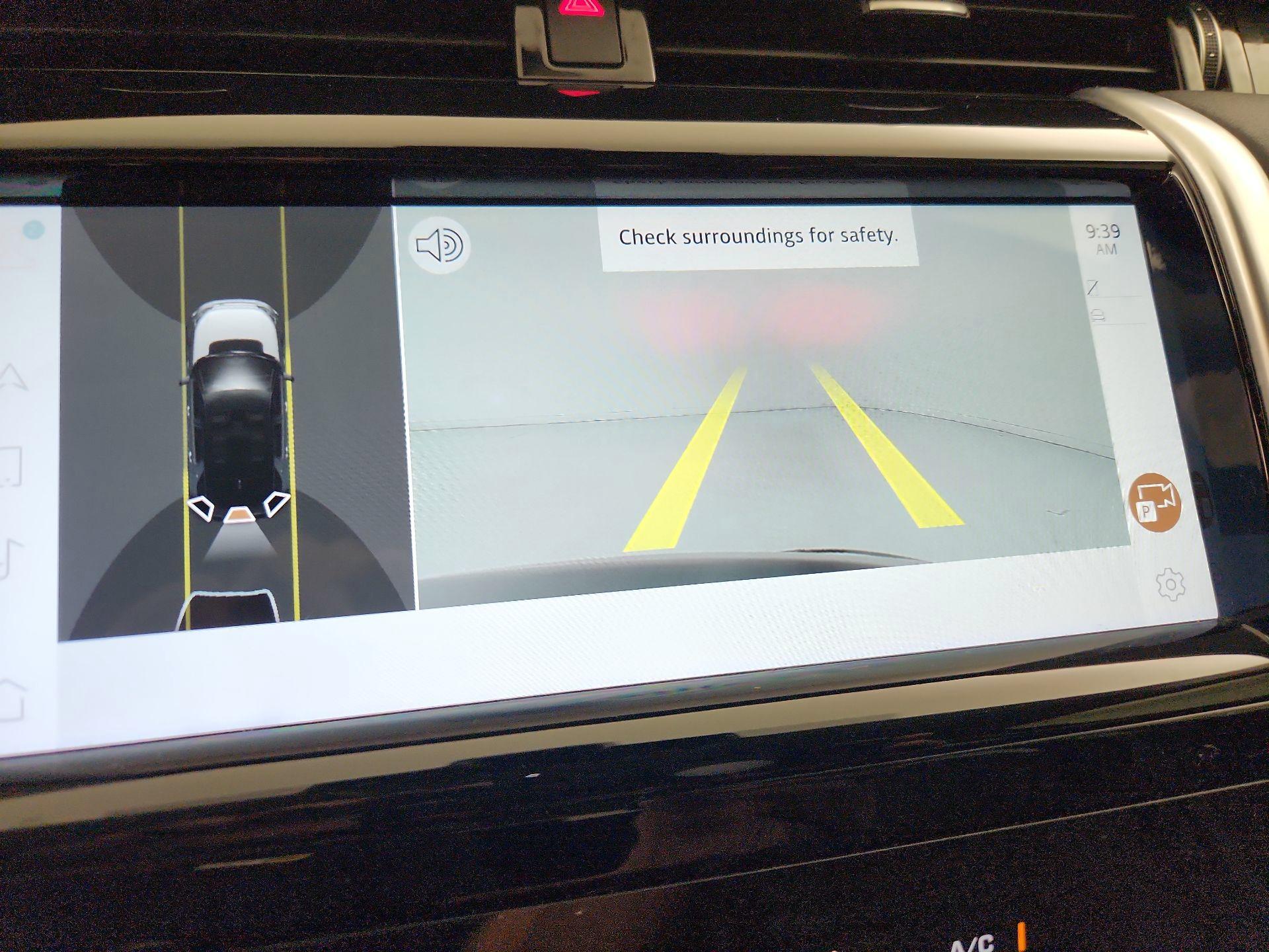 Thumbnail: 2023 Land Rover Discovery Sport - 15