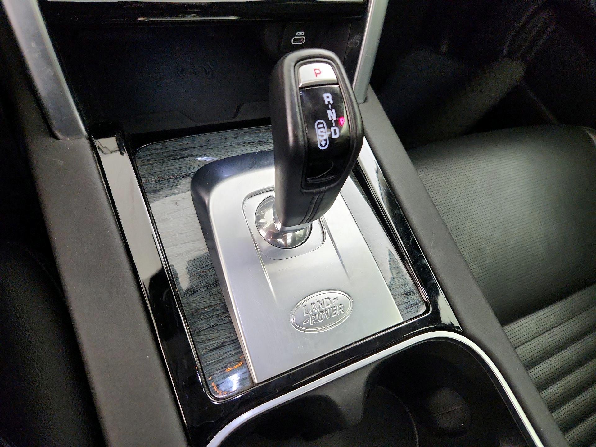 Thumbnail: 2023 Land Rover Discovery Sport - 18