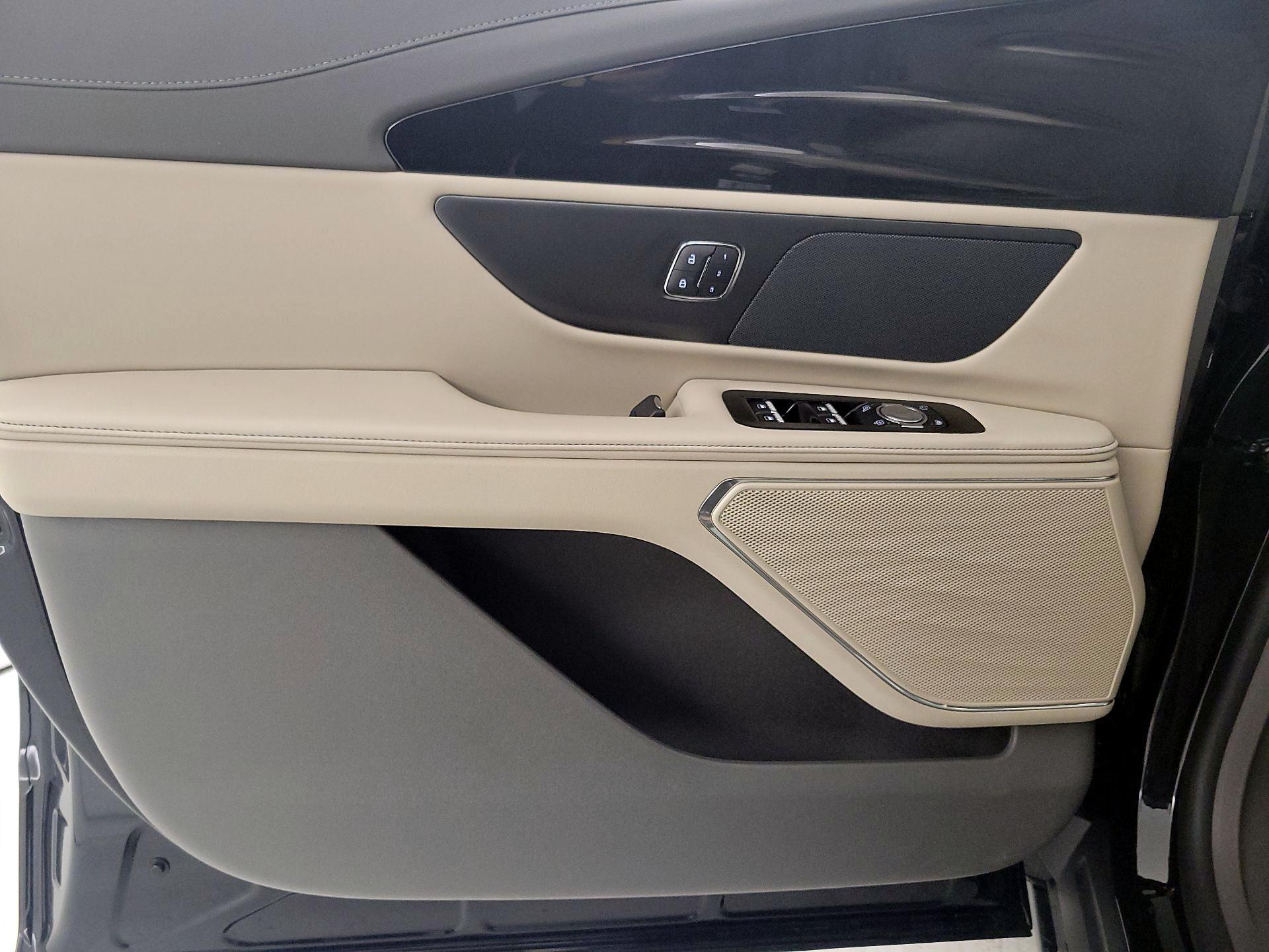 Thumbnail: 2025 Lincoln Nautilus - 12