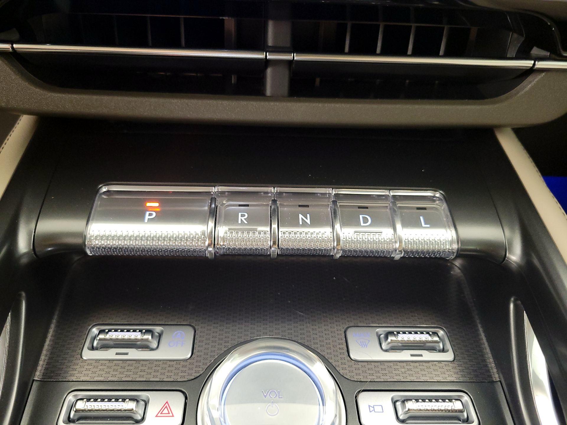 Thumbnail: 2025 Lincoln Nautilus - 17