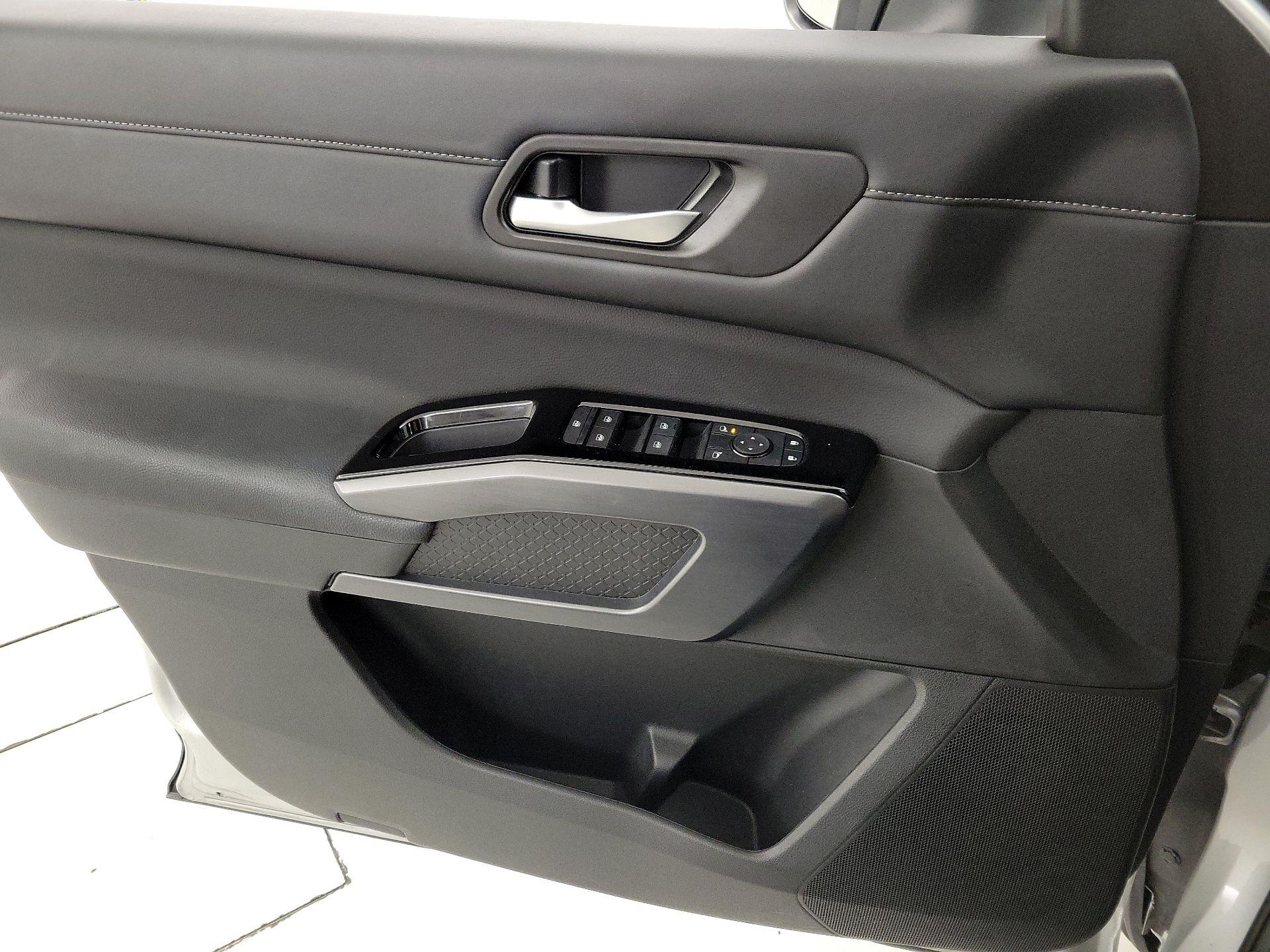 Thumbnail: 2025 Nissan Pathfinder - 12